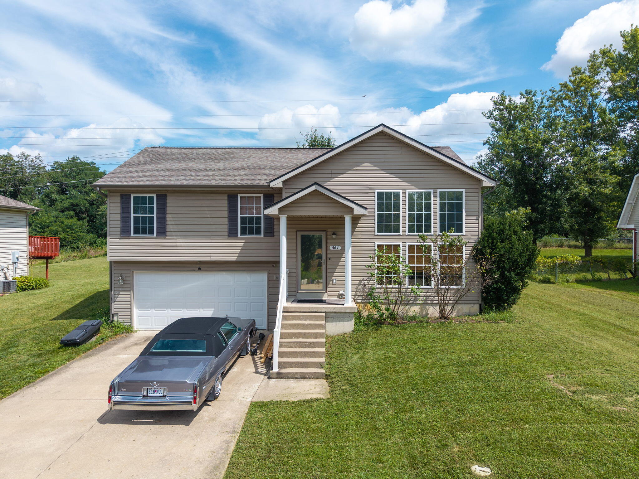 564 E CLEARVIEW DR