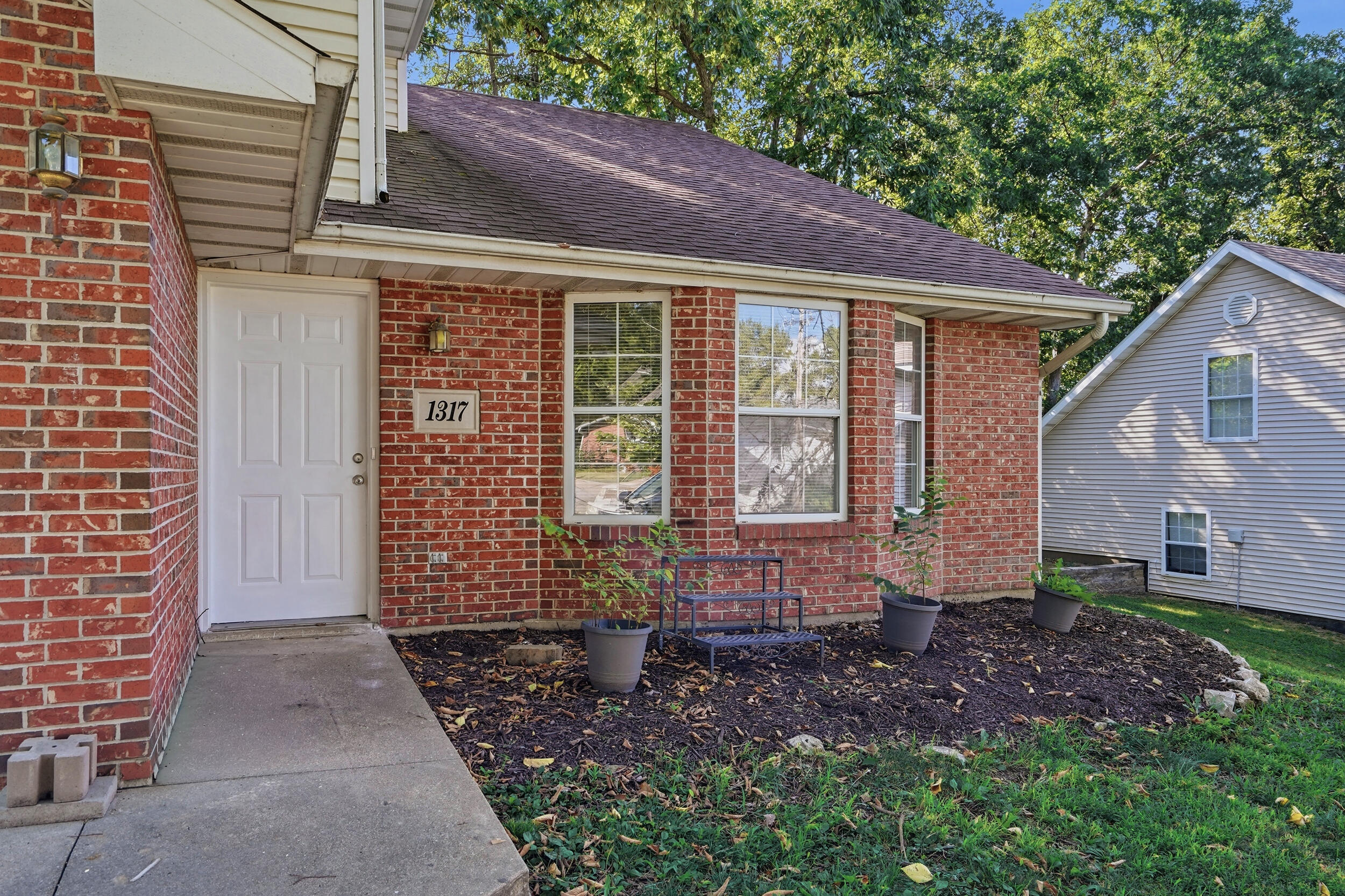 1317 Godas Dr Property Photo 2