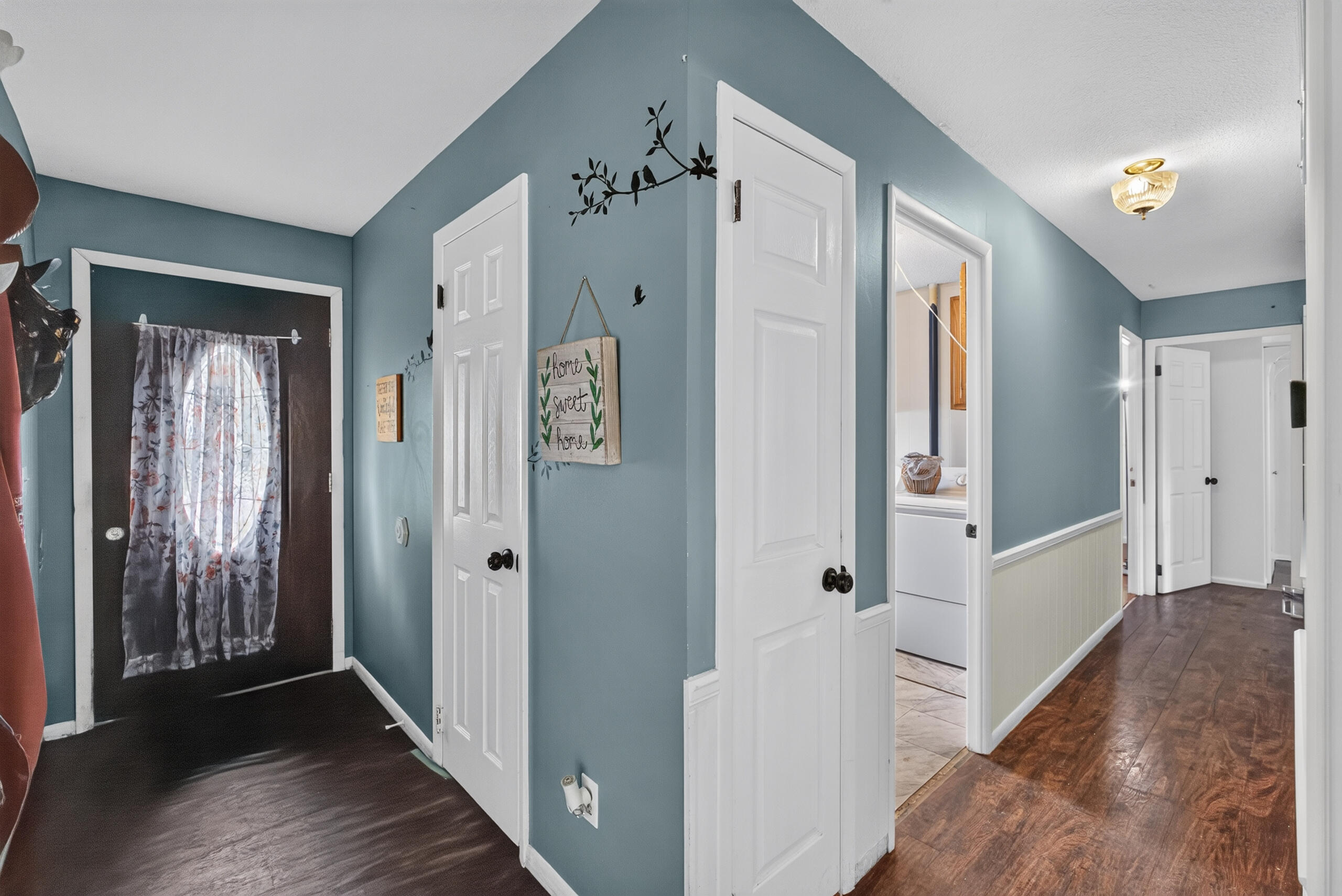 404 S Abat St Property Photo 3