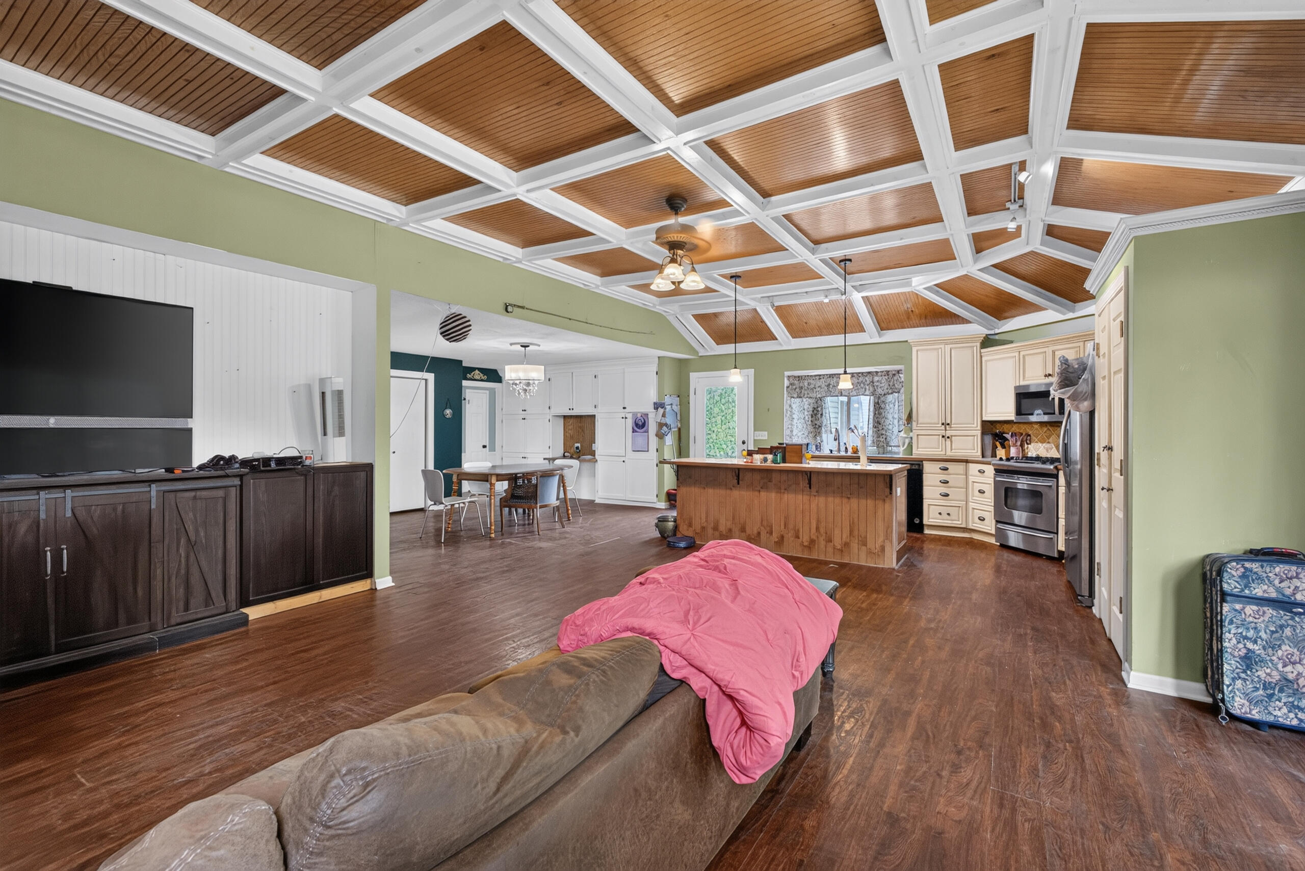 404 S Abat St Property Photo 8