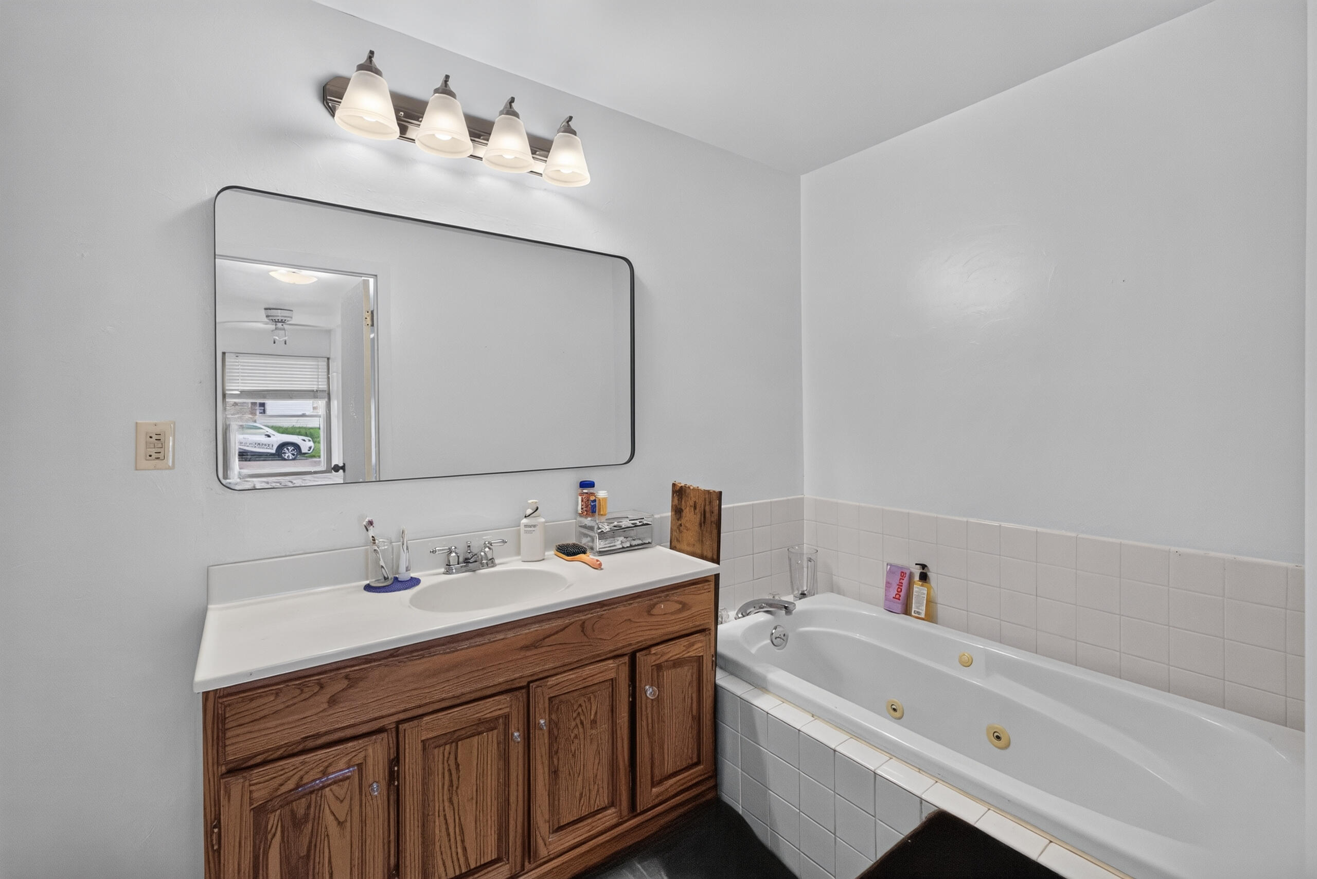 404 S Abat St Property Photo 16