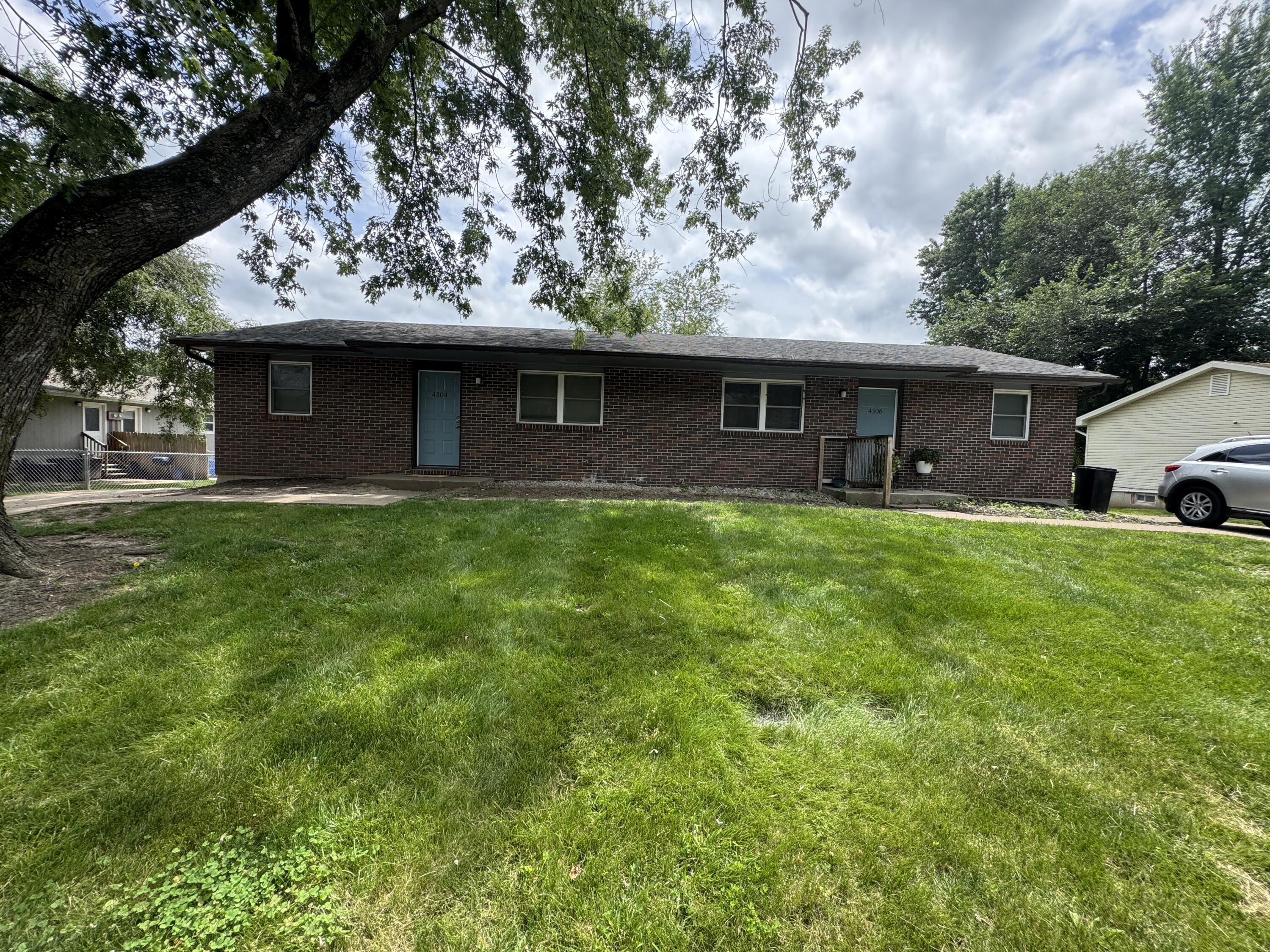 4304-06 W W BETHANY DR