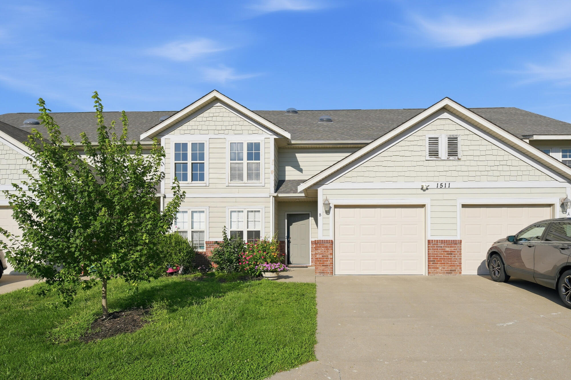 1511 SPIROS DR B Property Photo 1