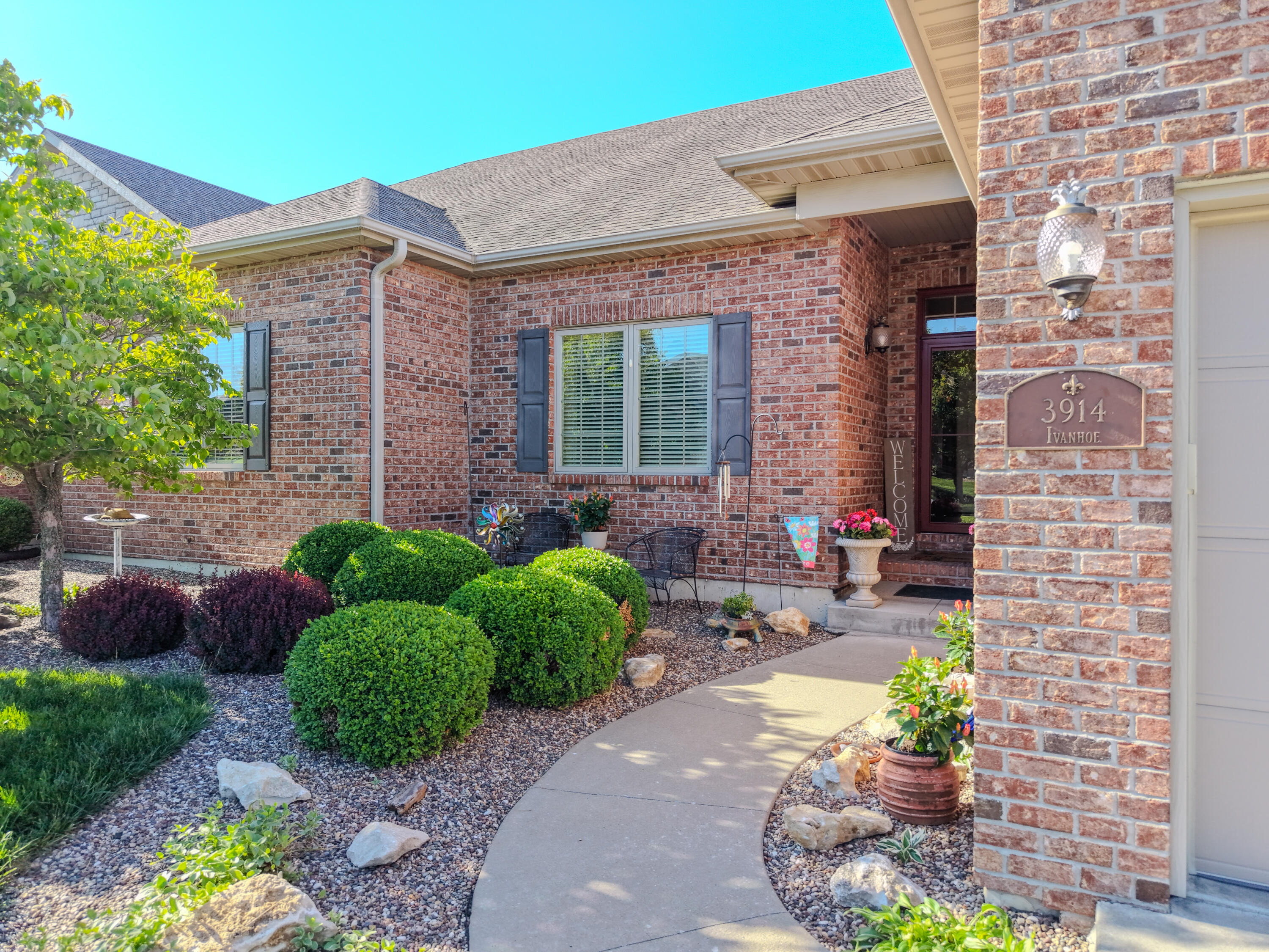 3914 Ivanhoe Blvd Property Photo 2