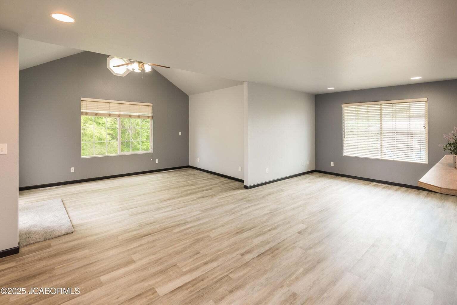 1809 Devonshire Cir B Property Photo 3