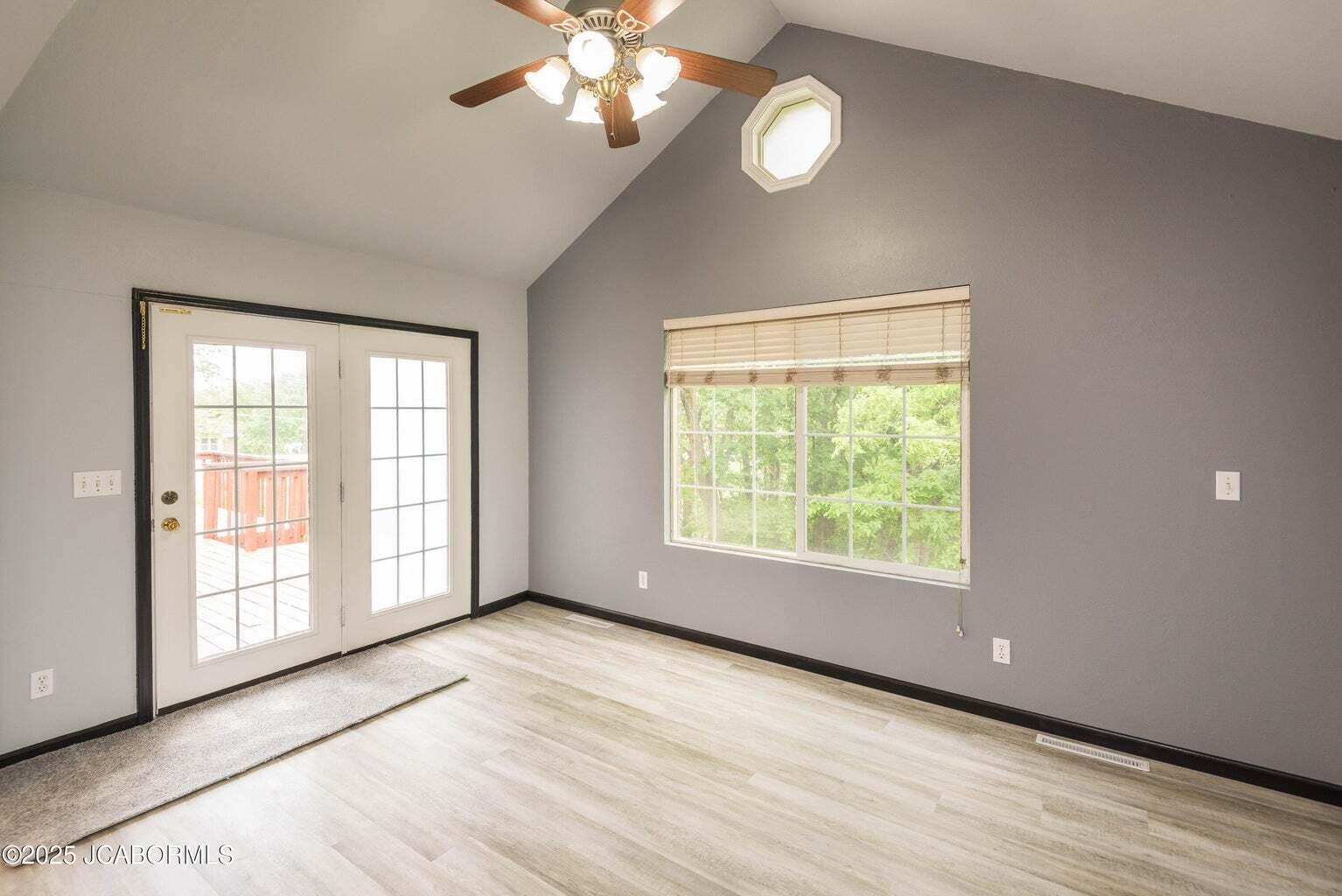 1809 Devonshire Cir B Property Photo 4