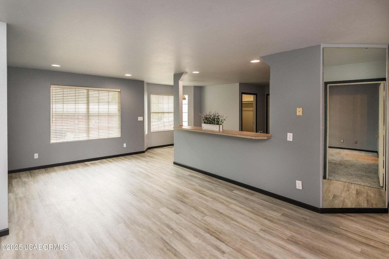 1809 Devonshire Cir B Property Photo 6