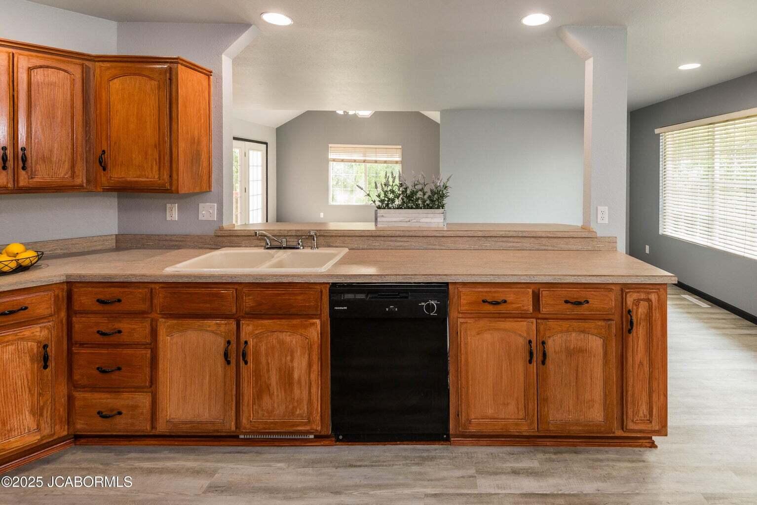 1809 Devonshire Cir B Property Photo 8