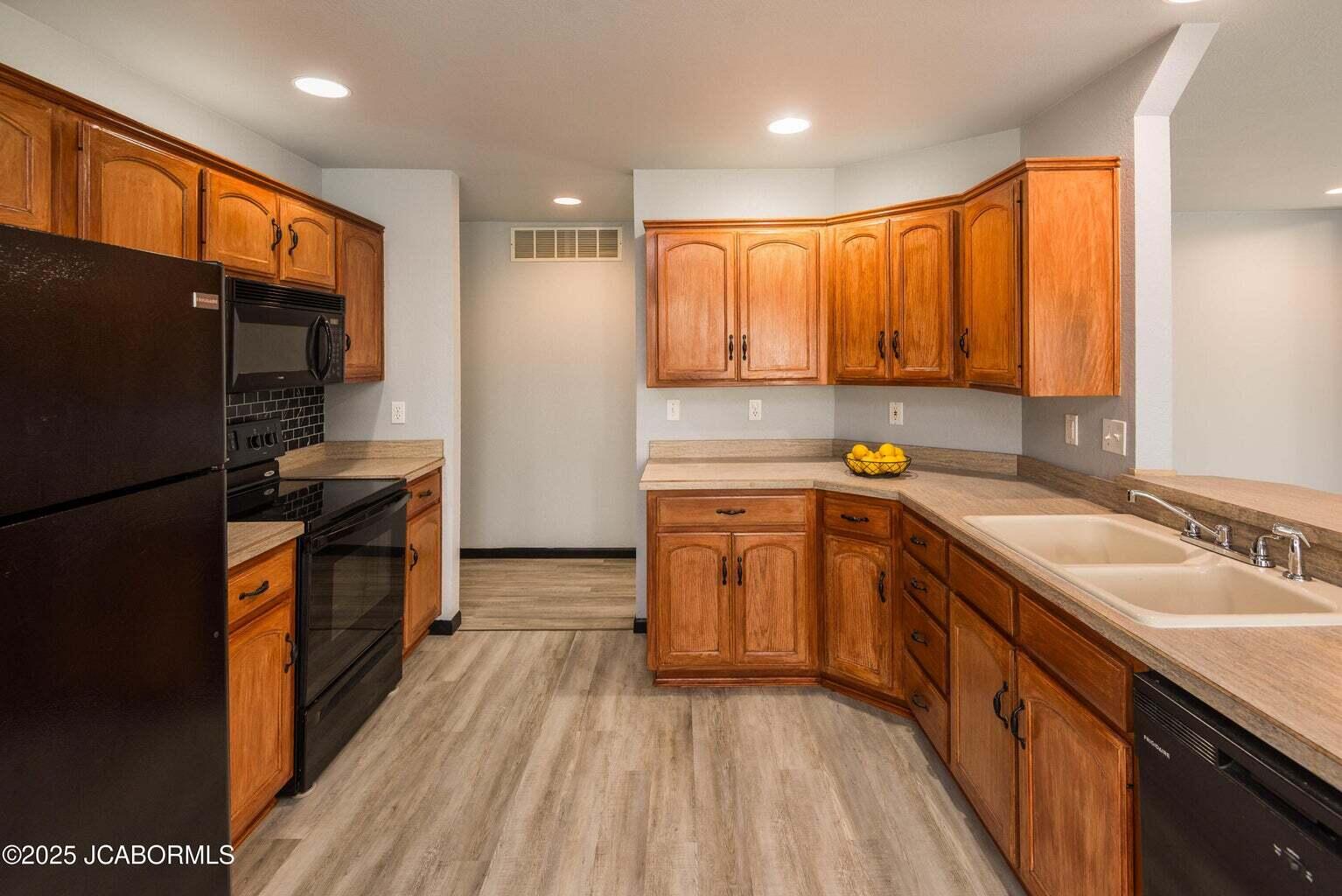 1809 Devonshire Cir B Property Photo 9