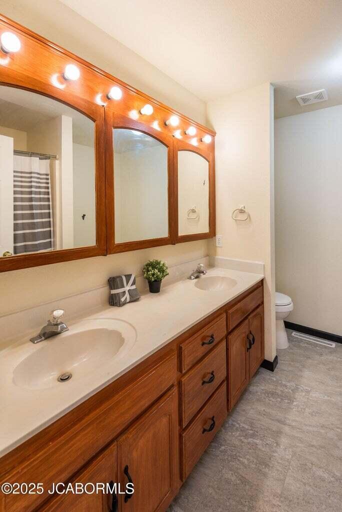 1809 Devonshire Cir B Property Photo 14