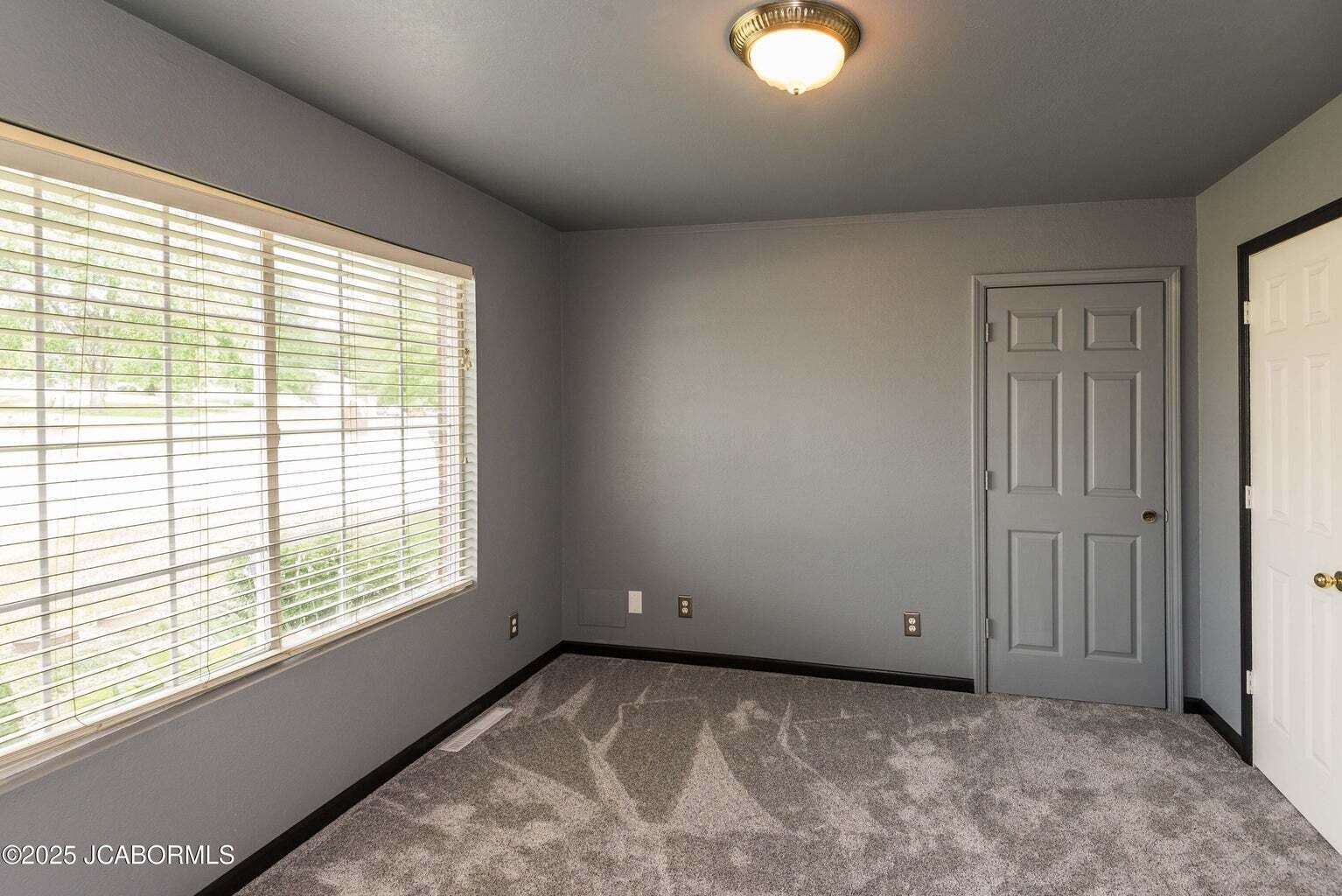 1809 Devonshire Cir B Property Photo 15