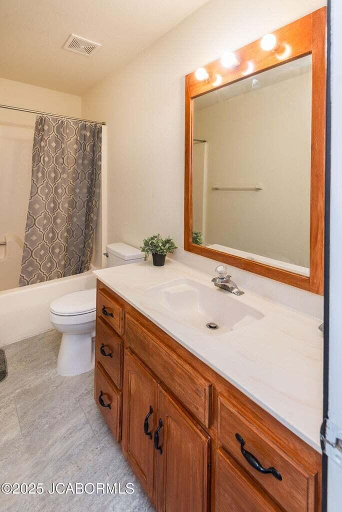 1809 Devonshire Cir B Property Photo 16