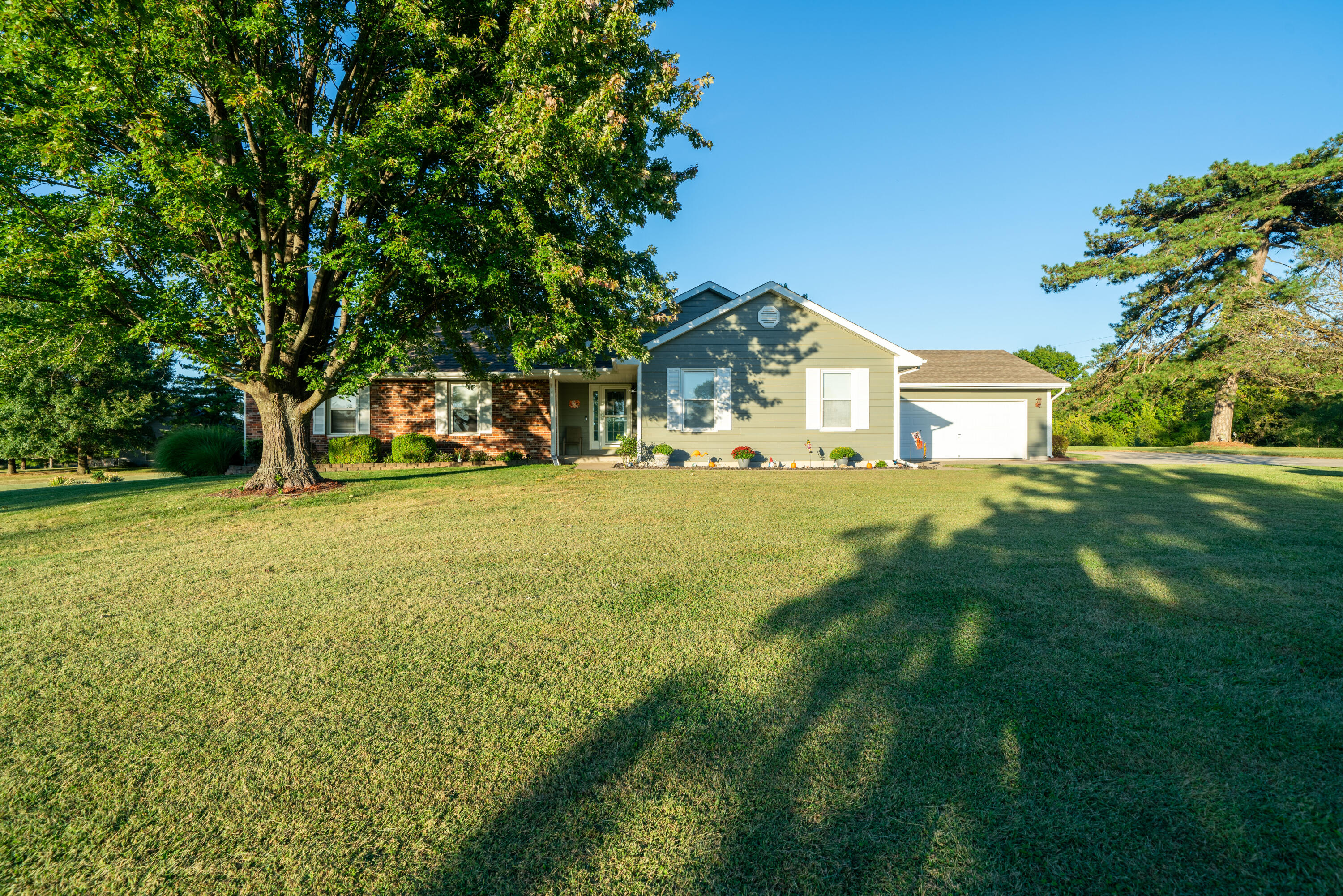 5111 E Flamingo Dr Property Photo 1