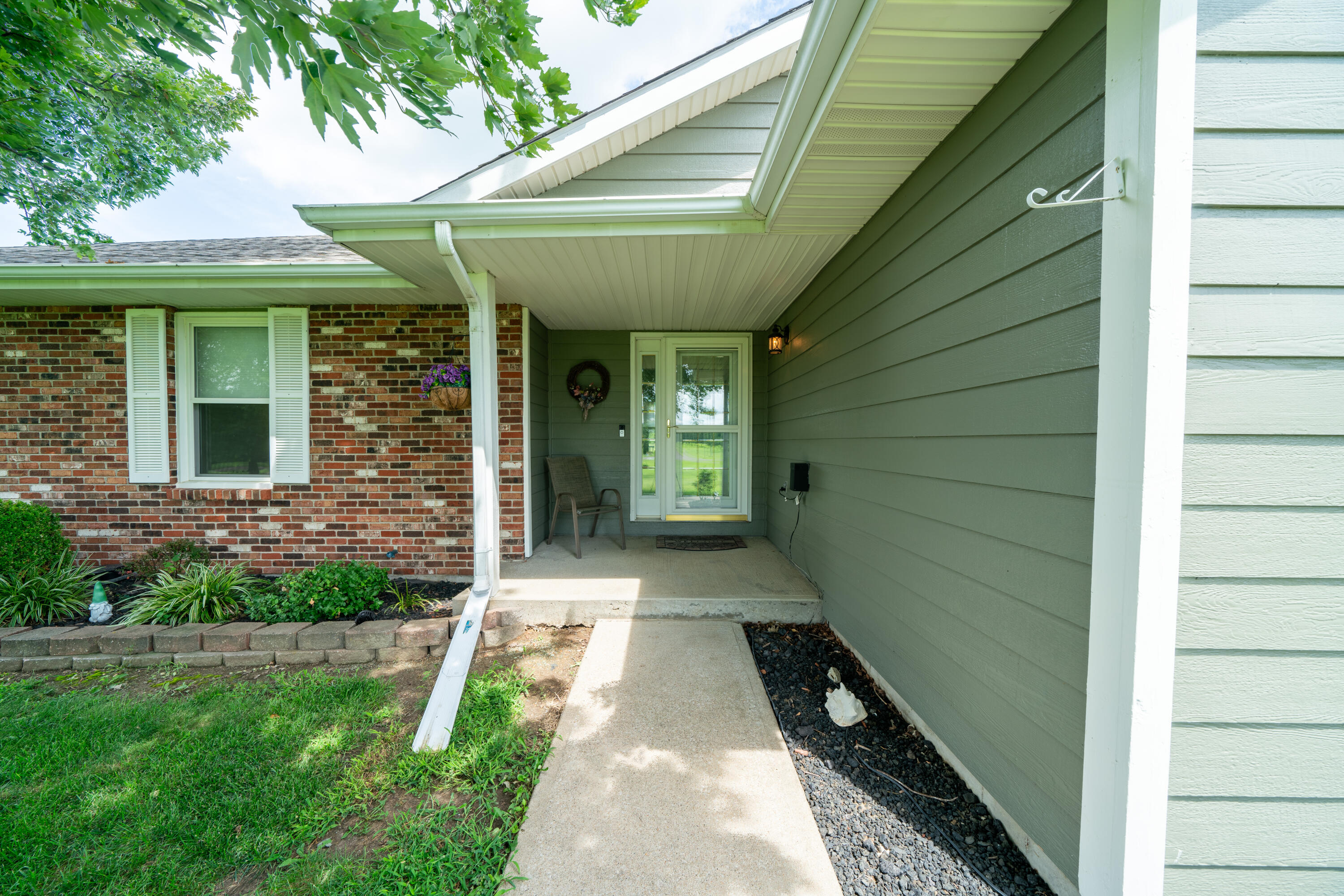 5111 E Flamingo Dr Property Photo 2
