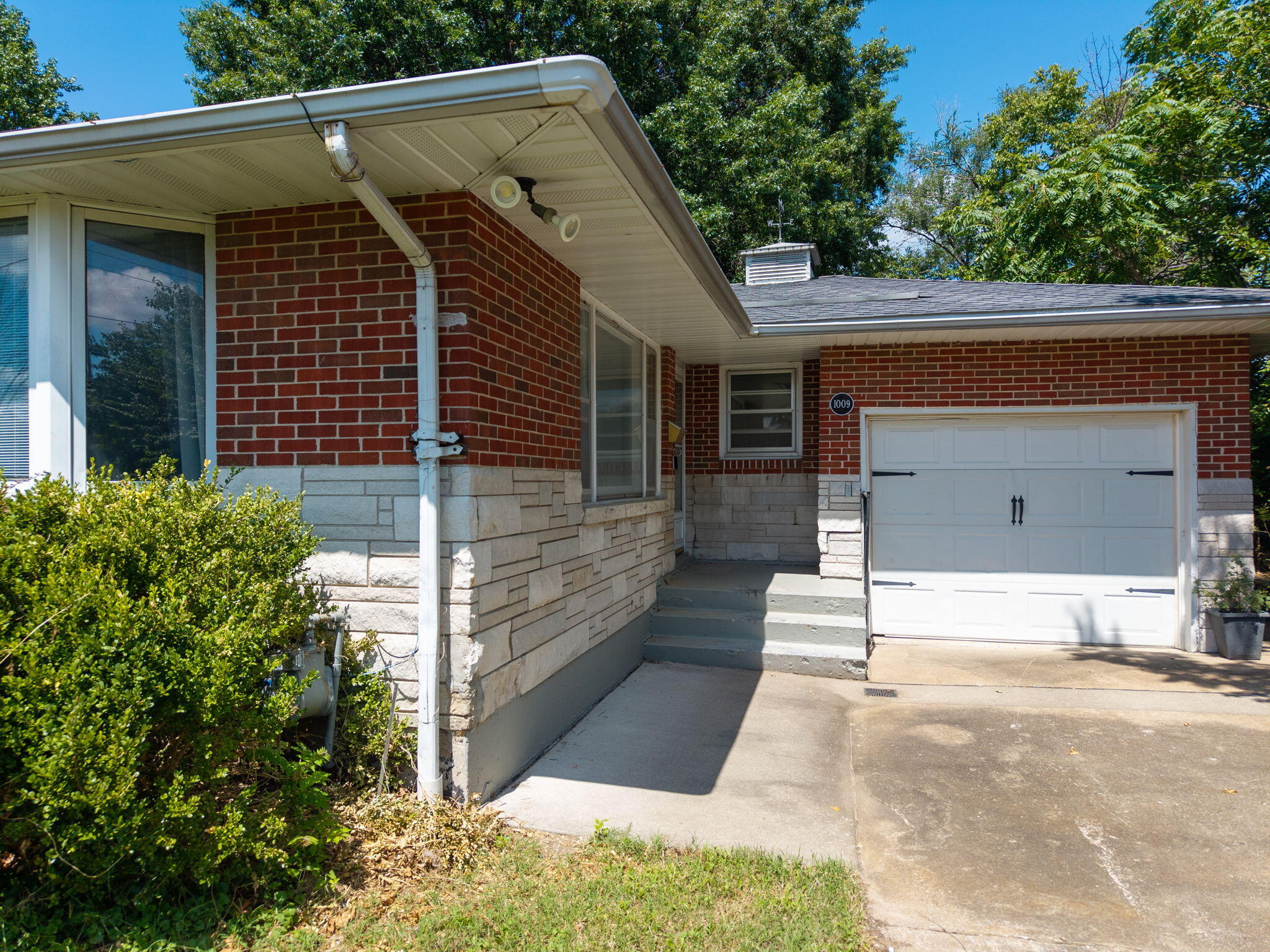 1009 Again St Property Photo 3