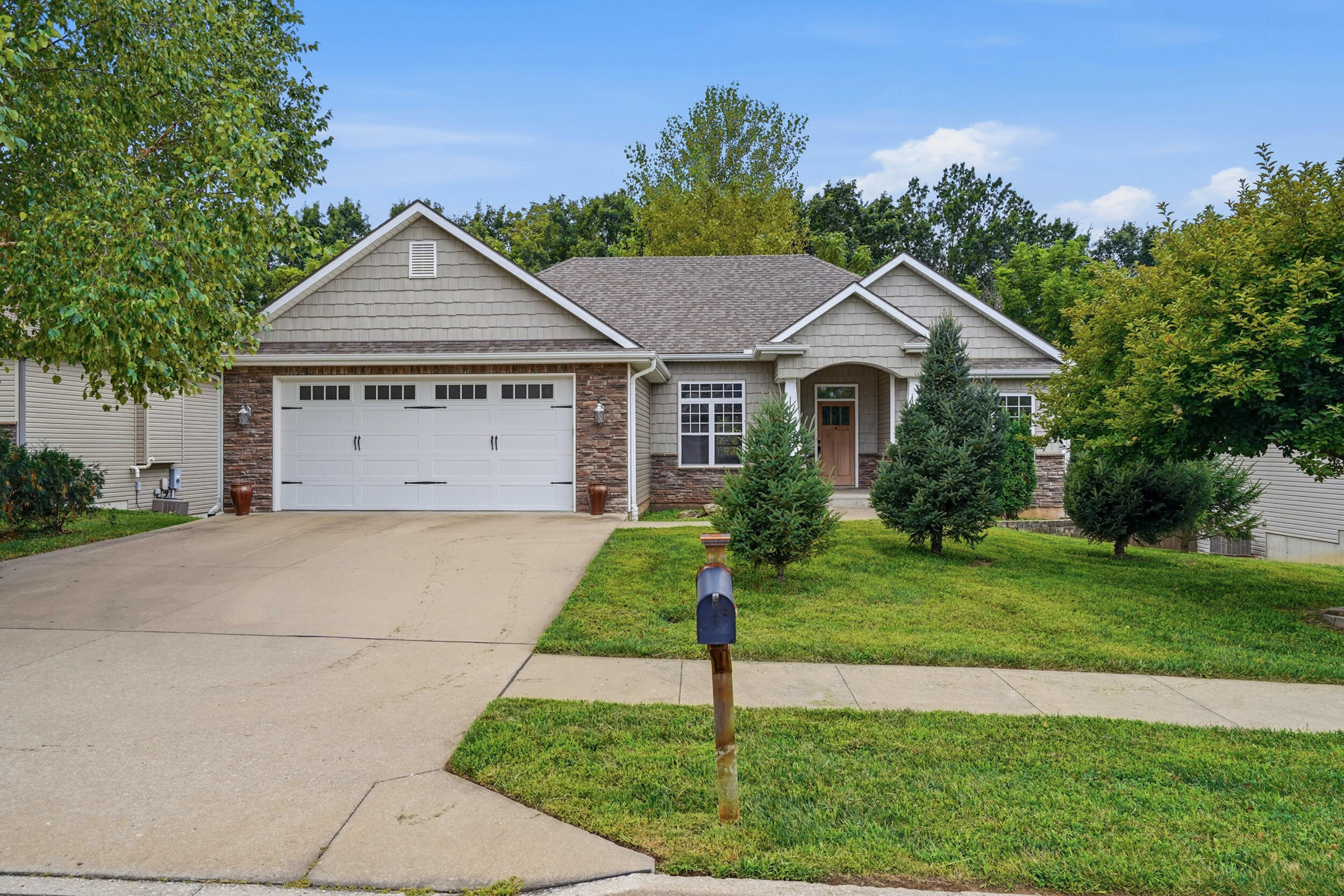 3310 Crabapple Ln Property Photo 1