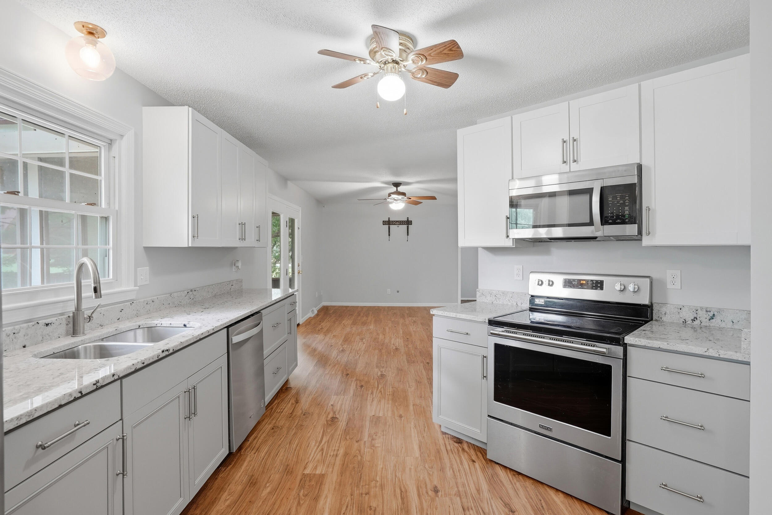 400 Douglas Blvd Property Photo 1