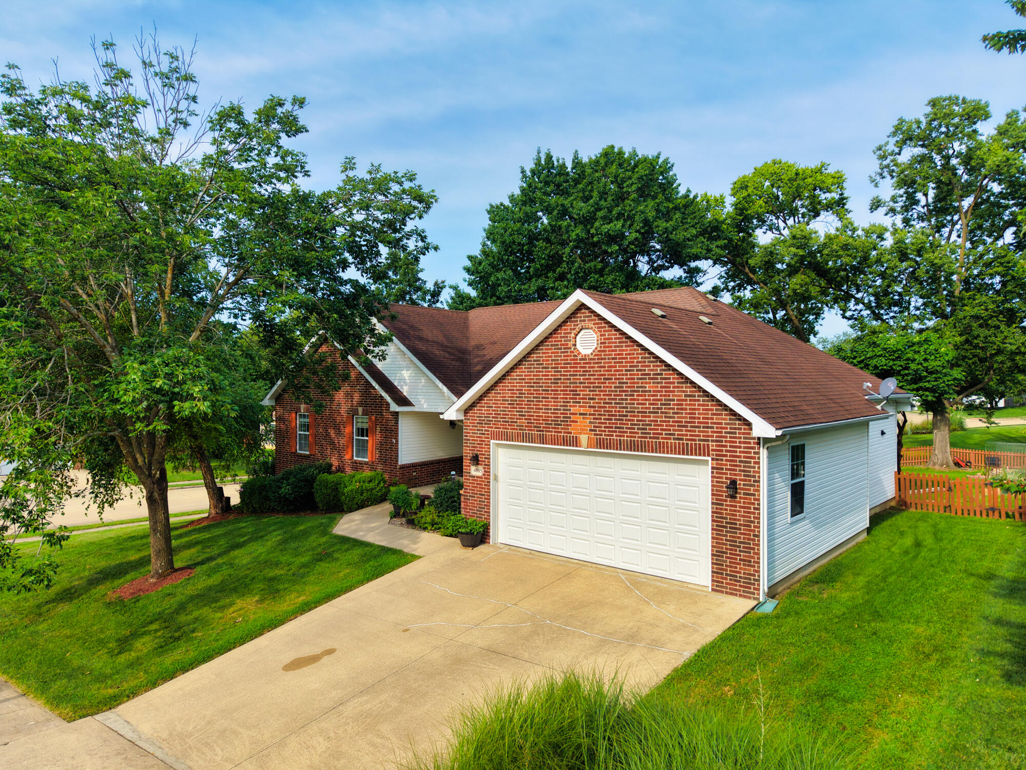 4805 Newcastle Dr Property Photo 1