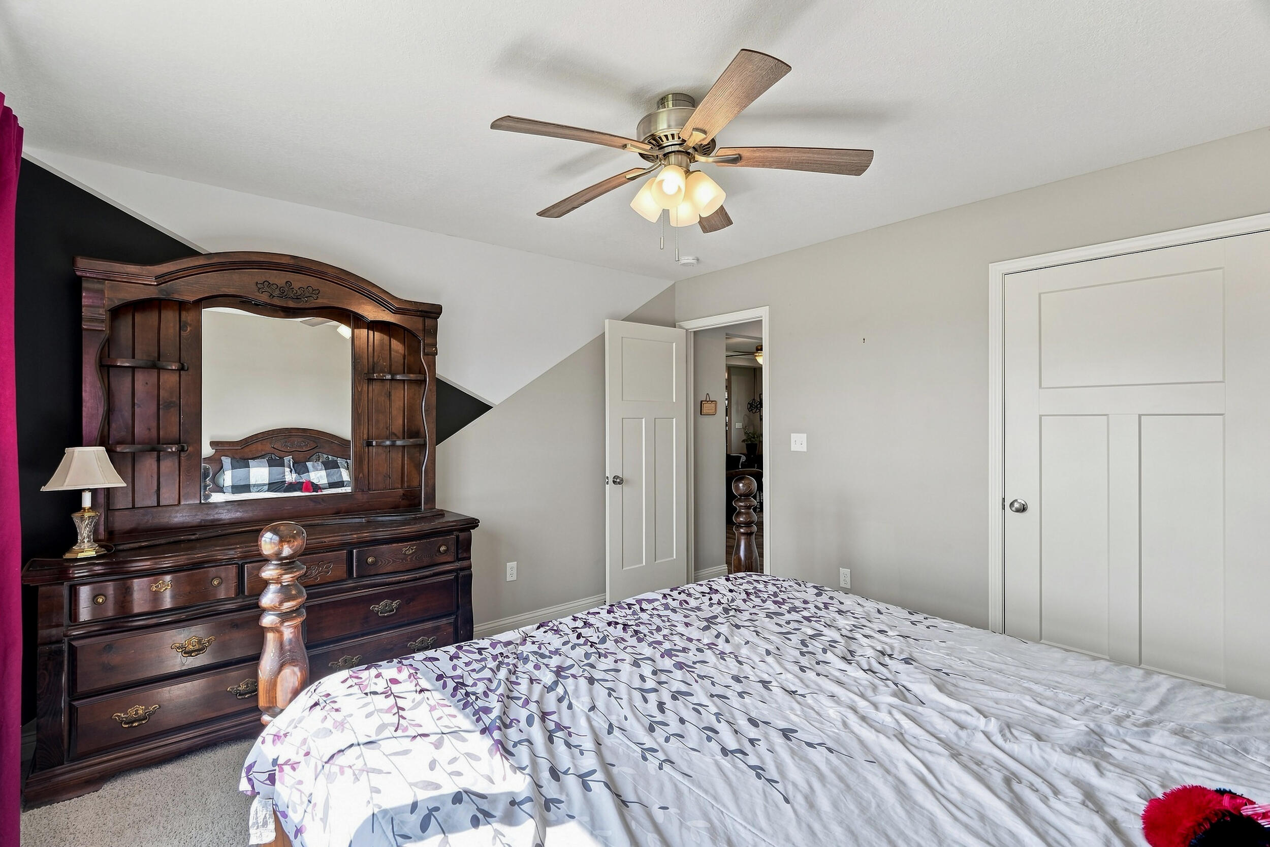 15791 Bennington St Property Photo 7