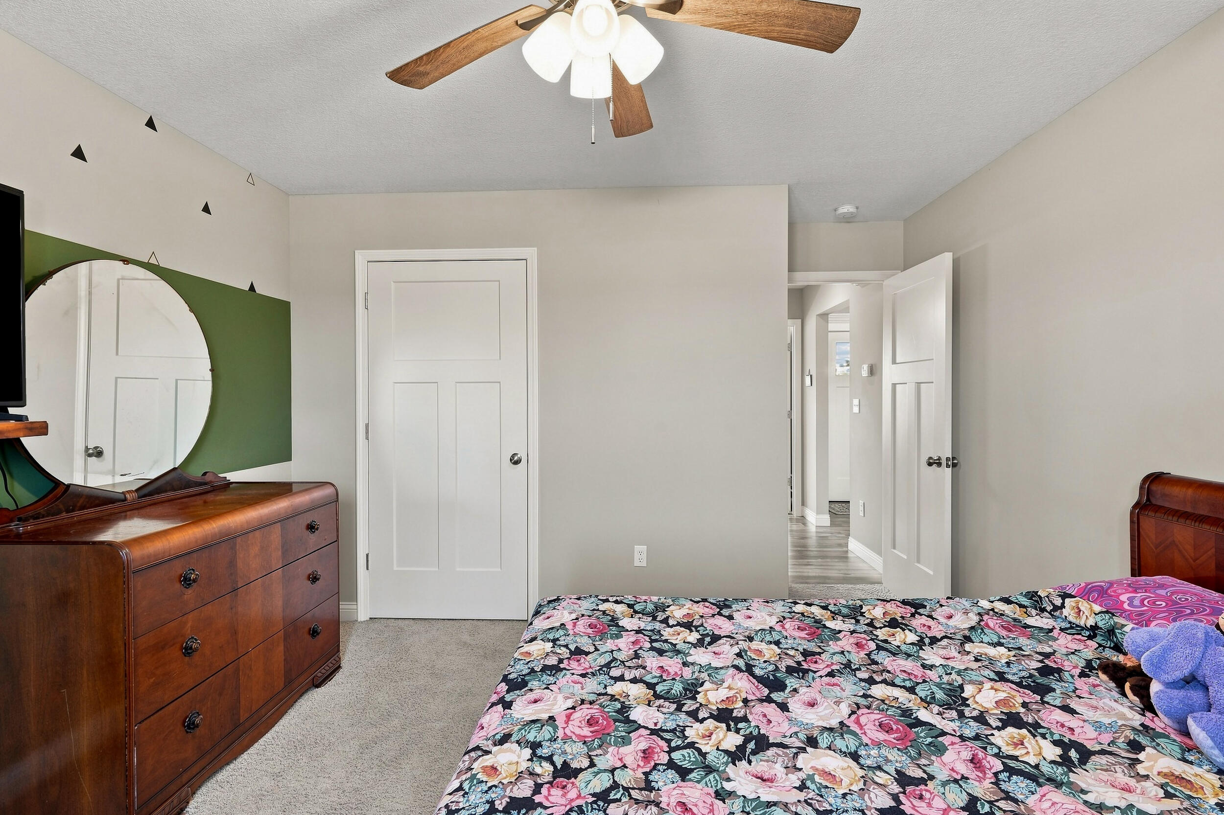 15791 Bennington St Property Photo 10