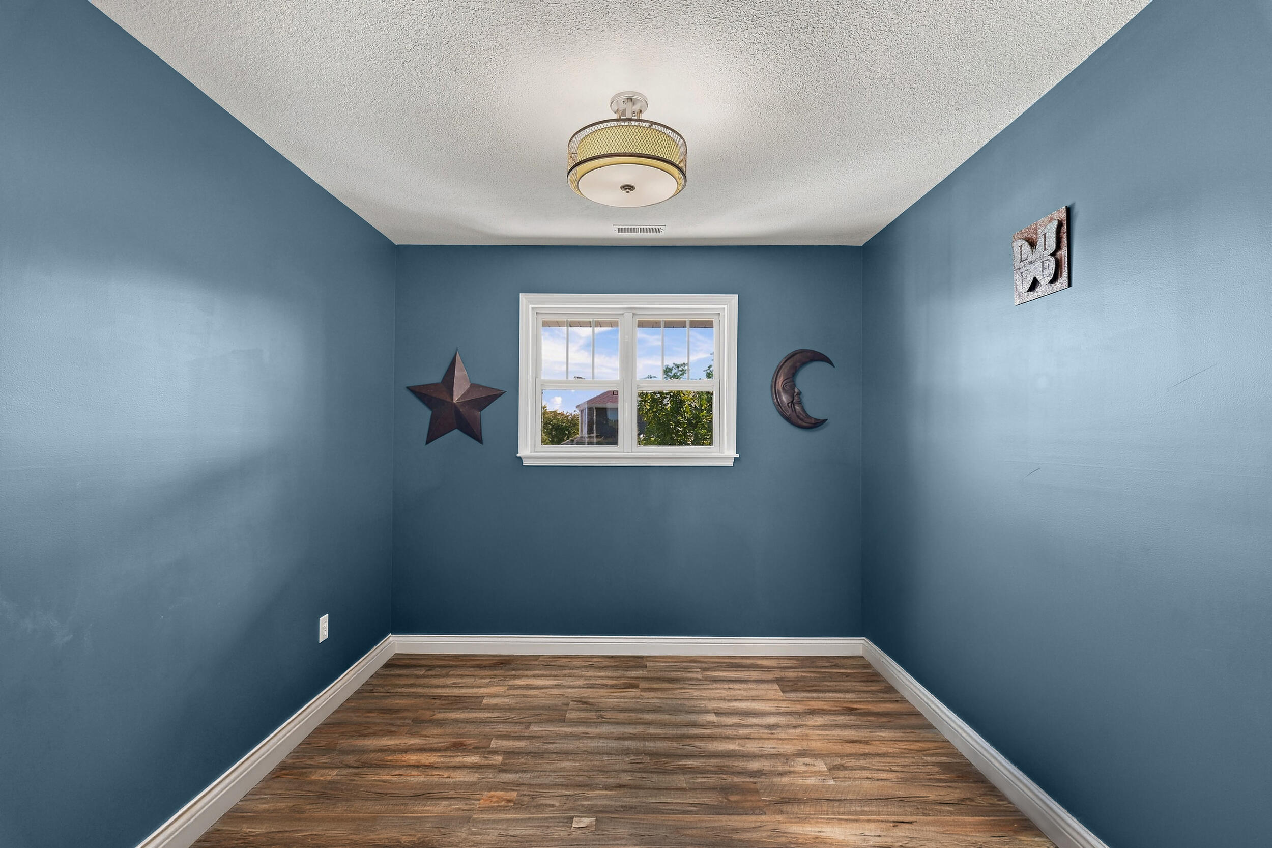 15791 Bennington St Property Photo 26