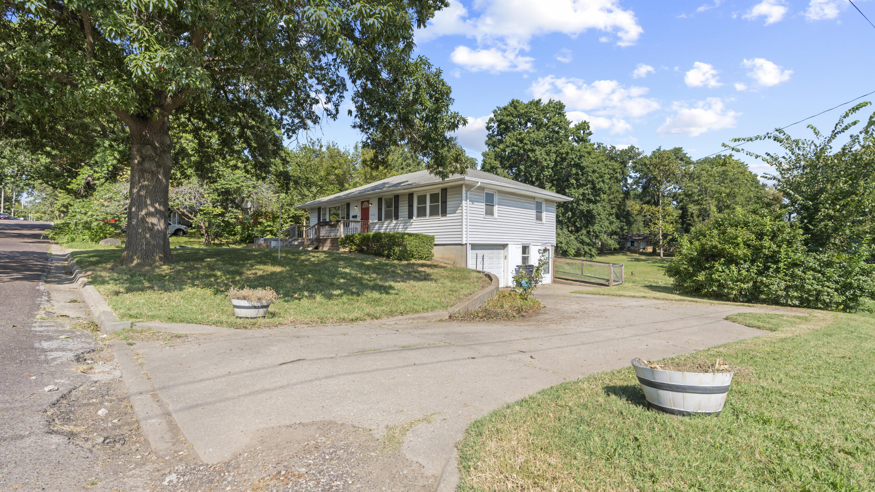 1725 AMELIA ST