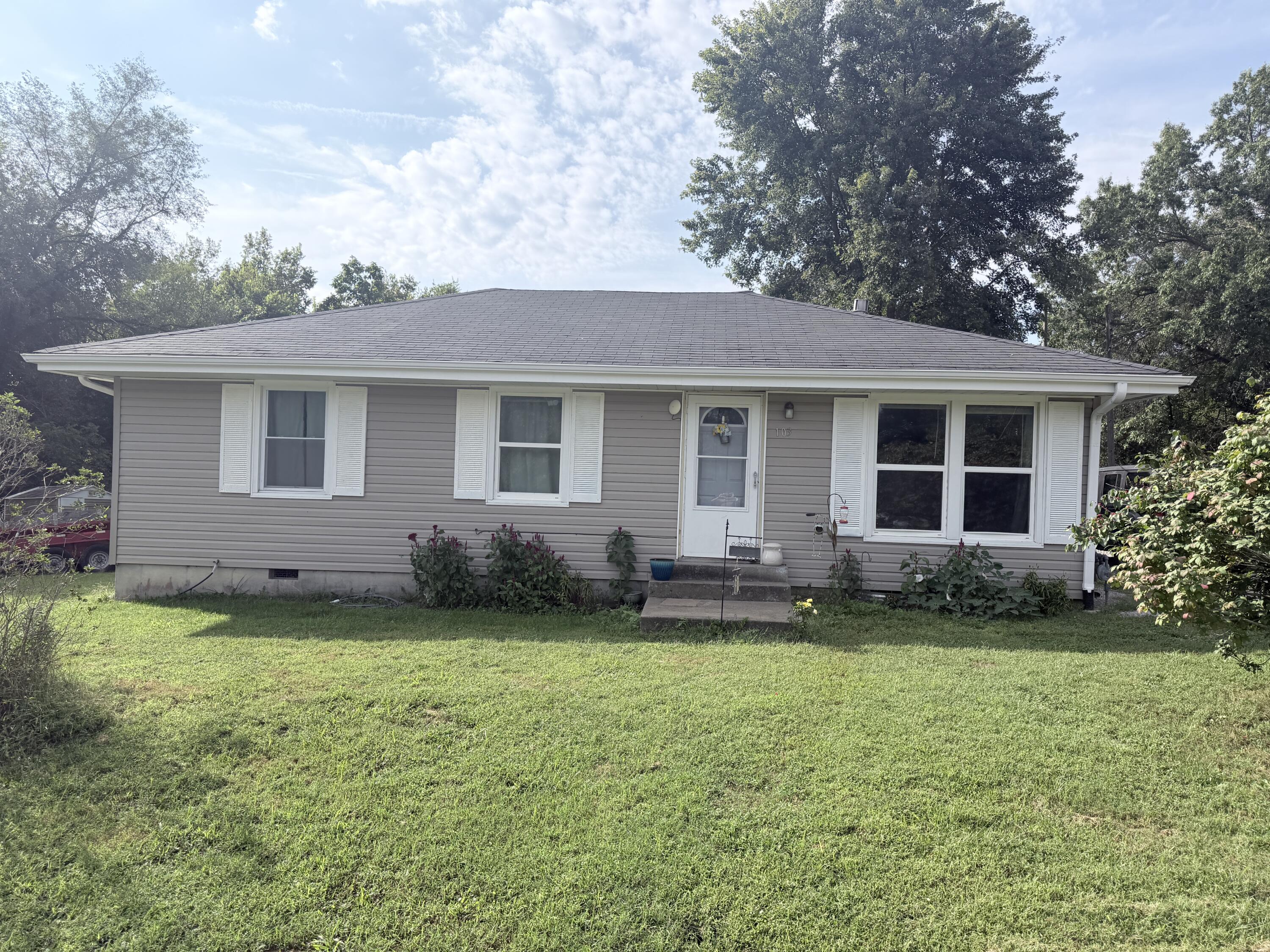 103 Silvey St Property Photo 1