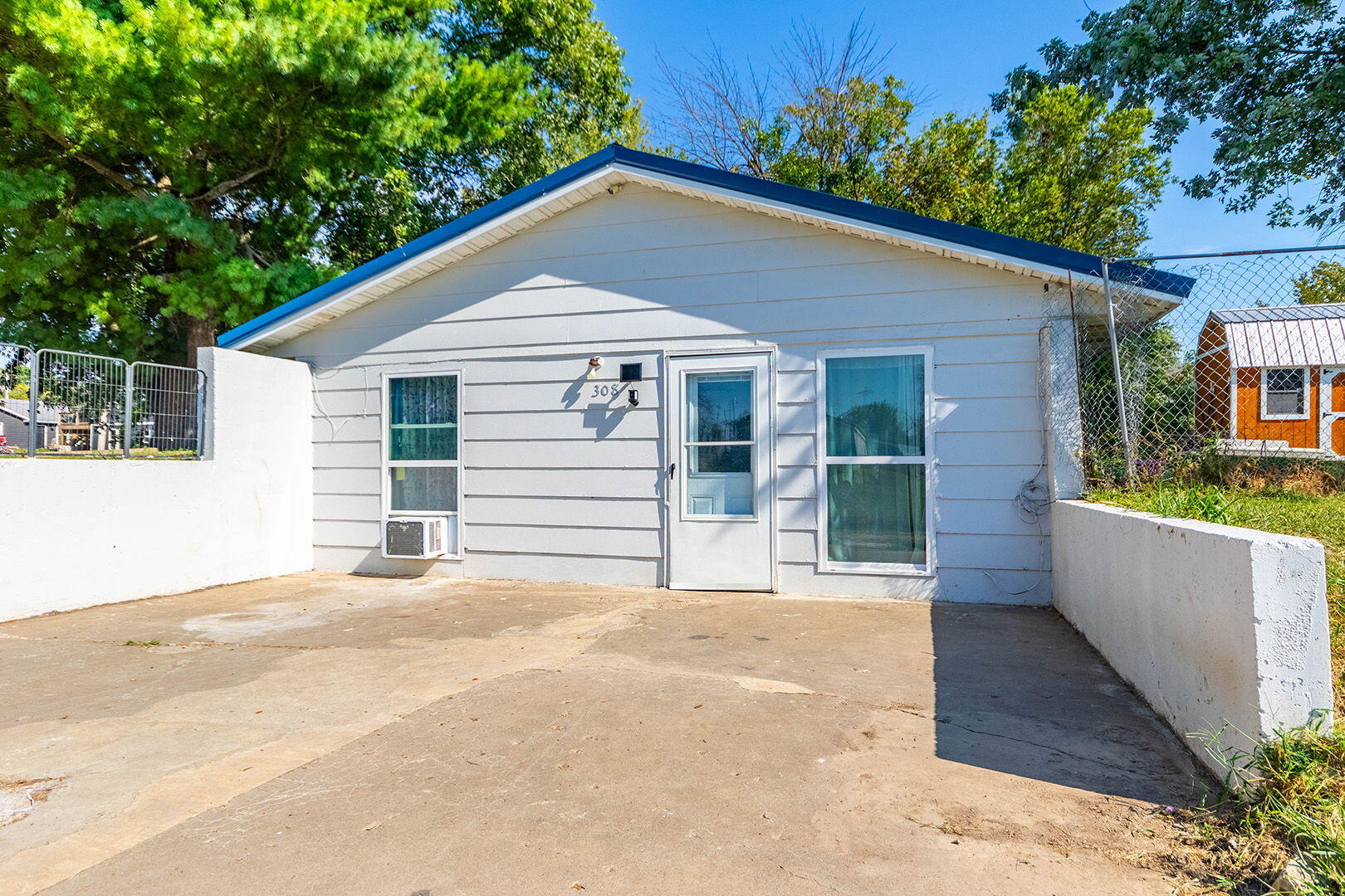 308 N Ruby St Property Photo 2