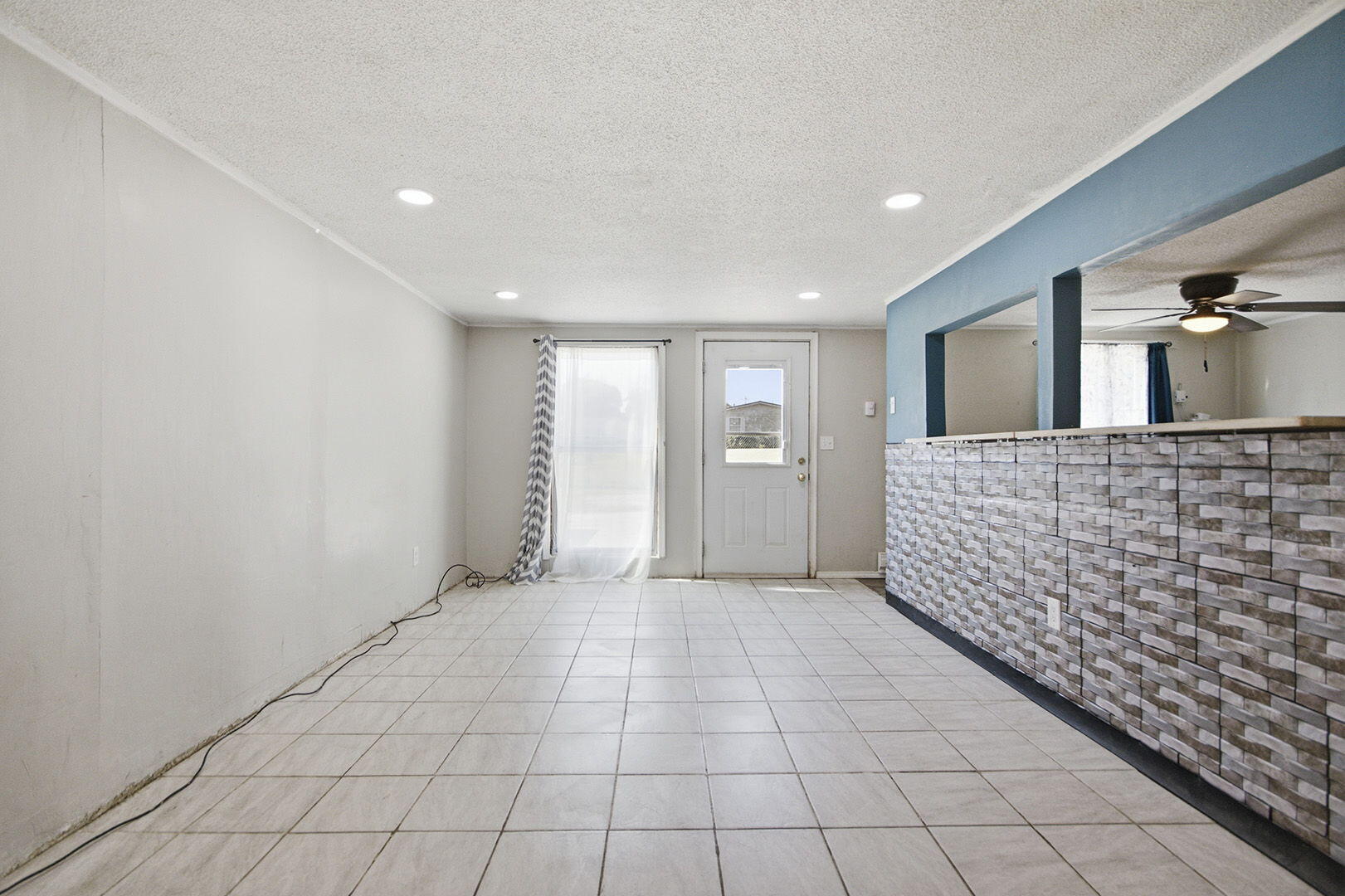 308 N Ruby St Property Photo 3