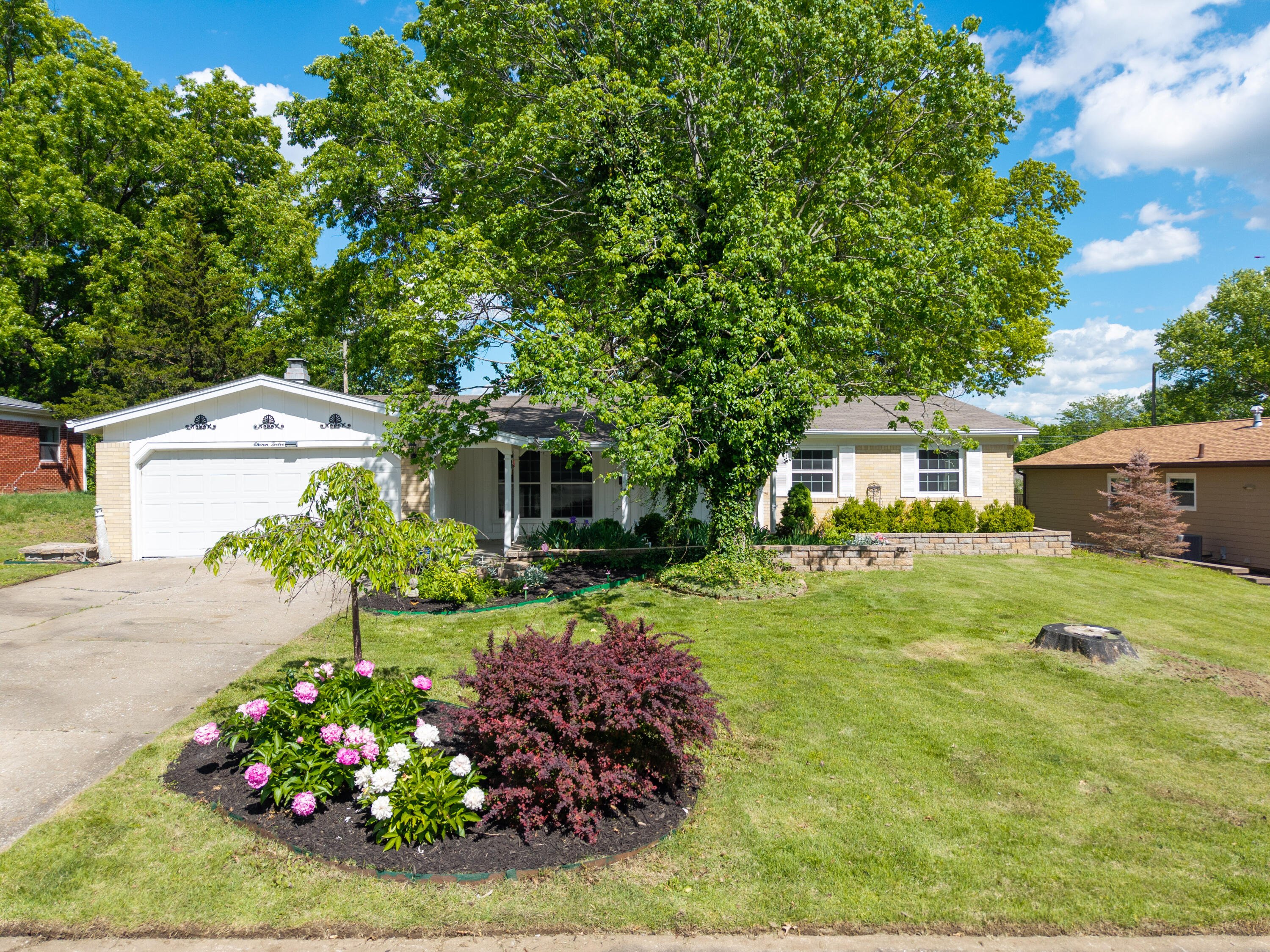 1112 Falcon Dr Property Photo 1