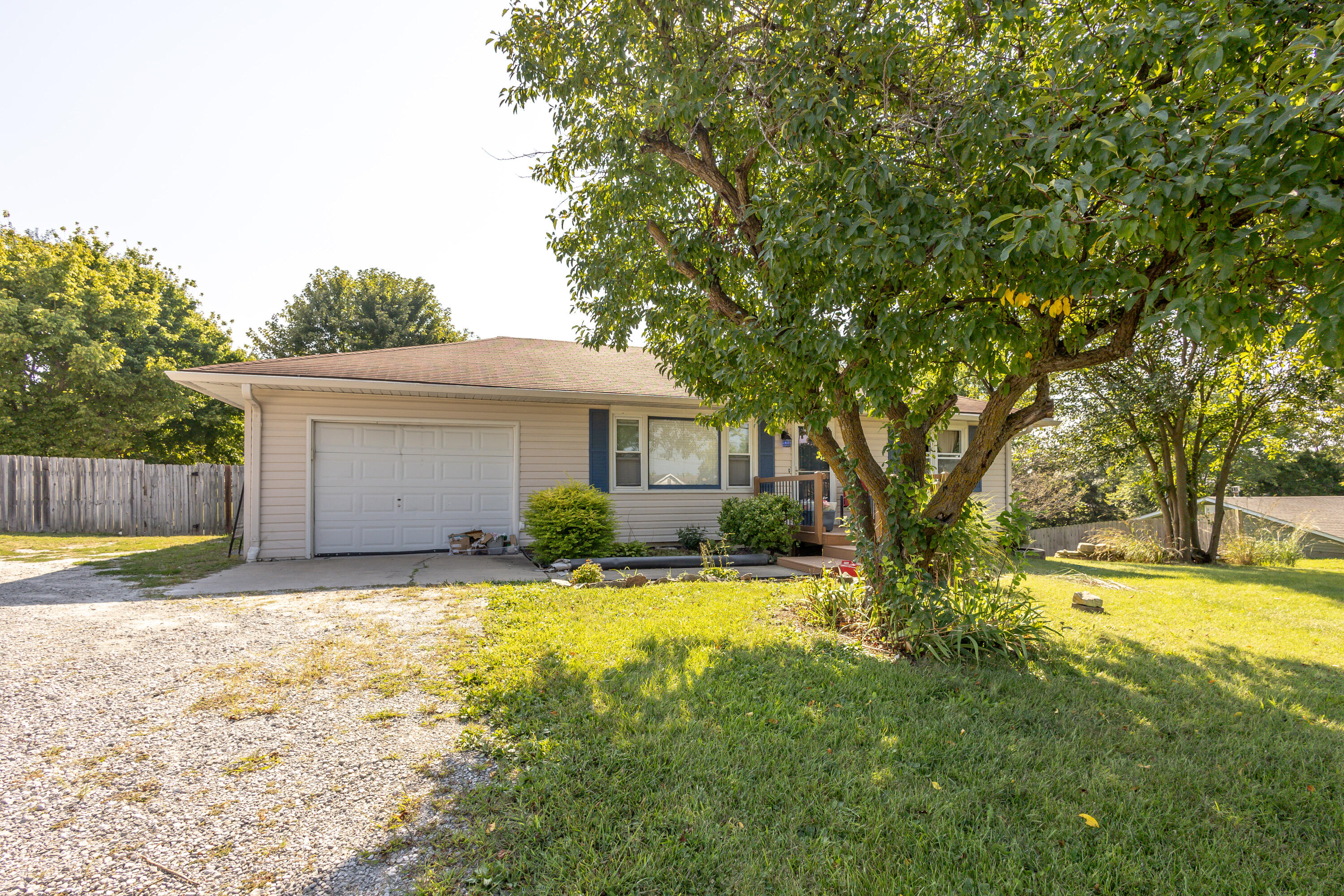 8640 N Highway Vv Property Photo 1