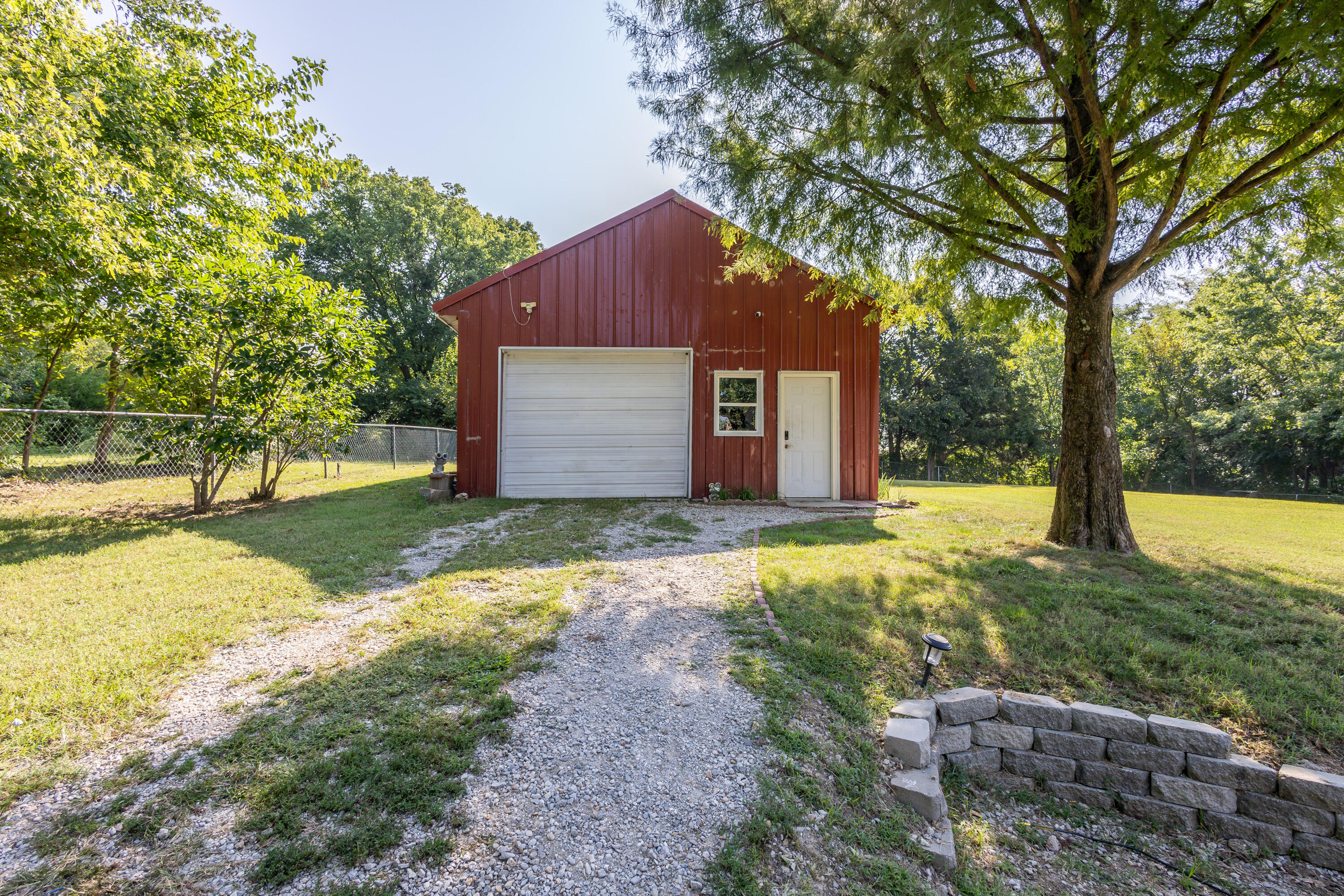 8640 N Highway Vv Property Photo 6