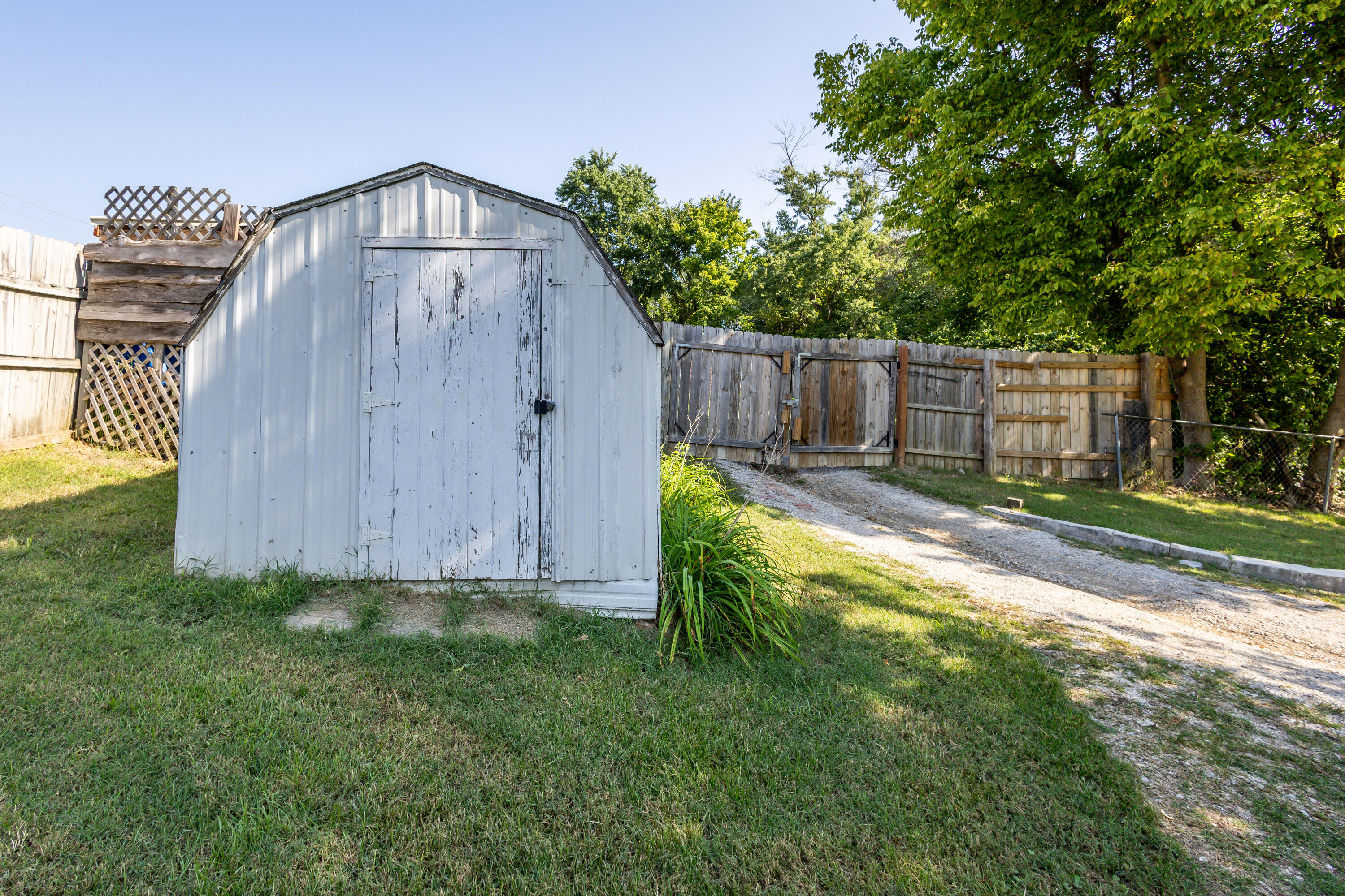 8640 N Highway Vv Property Photo 9