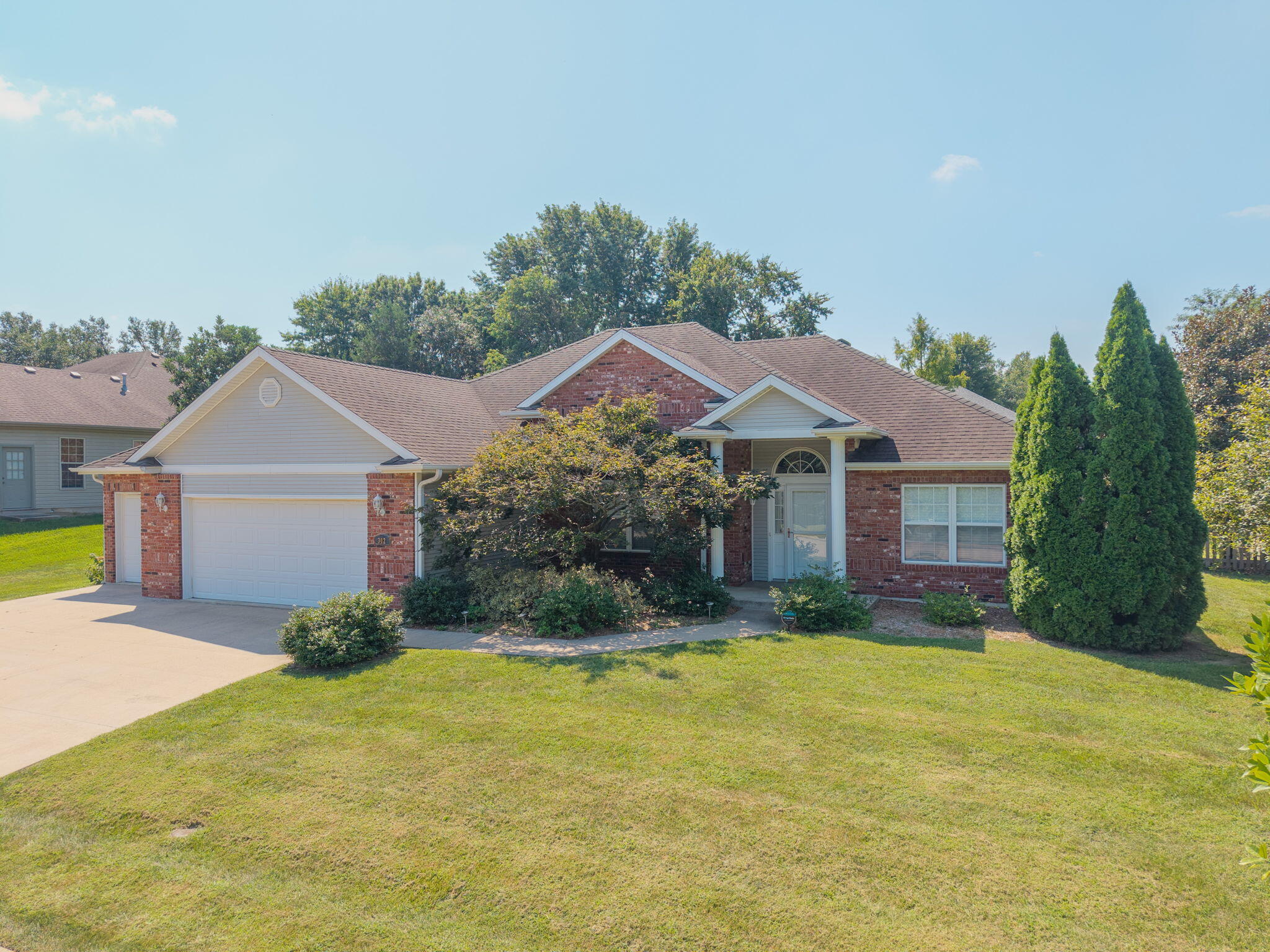 302 PARKWOOD CT