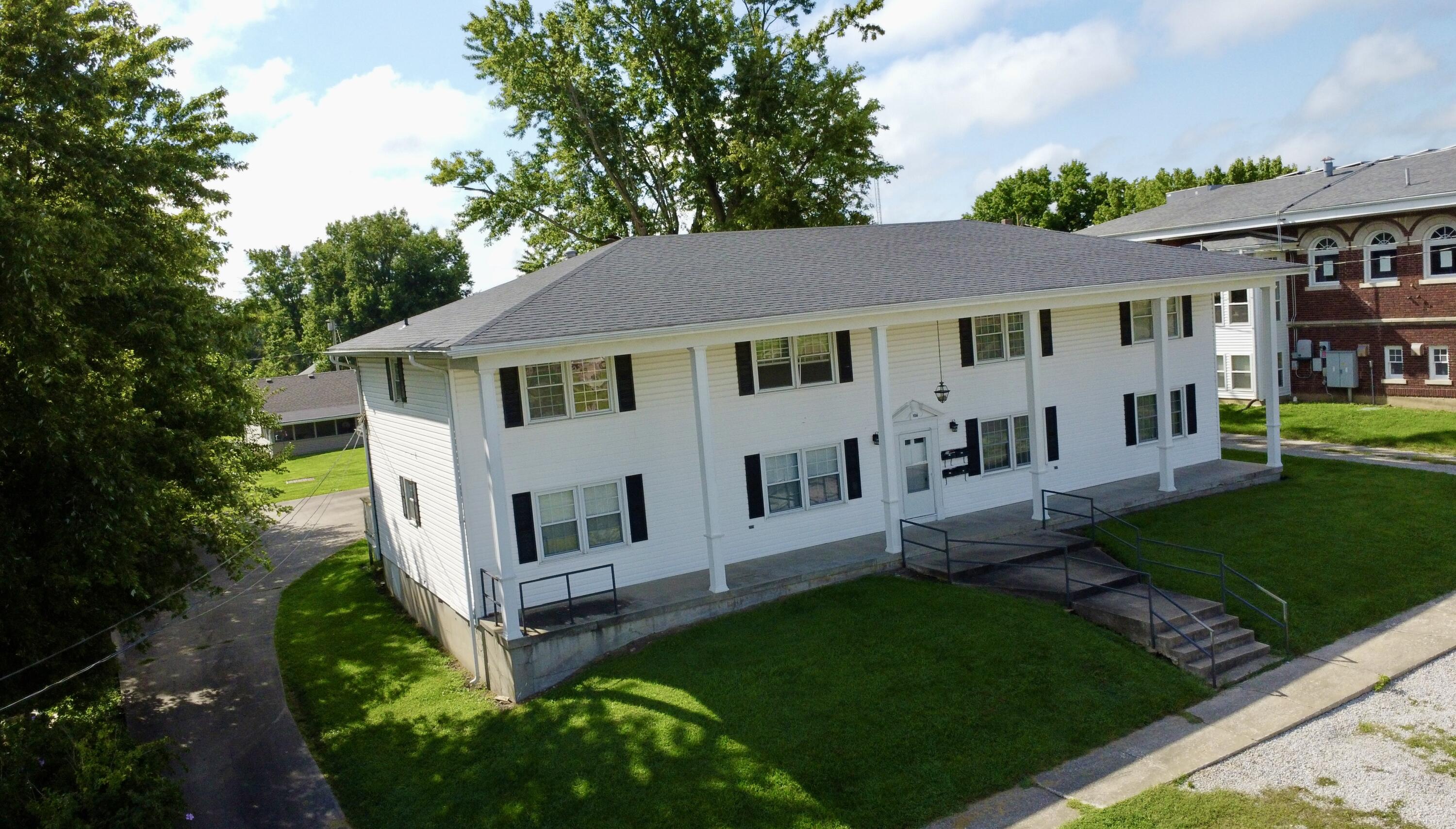106 E Library St Property Photo 5