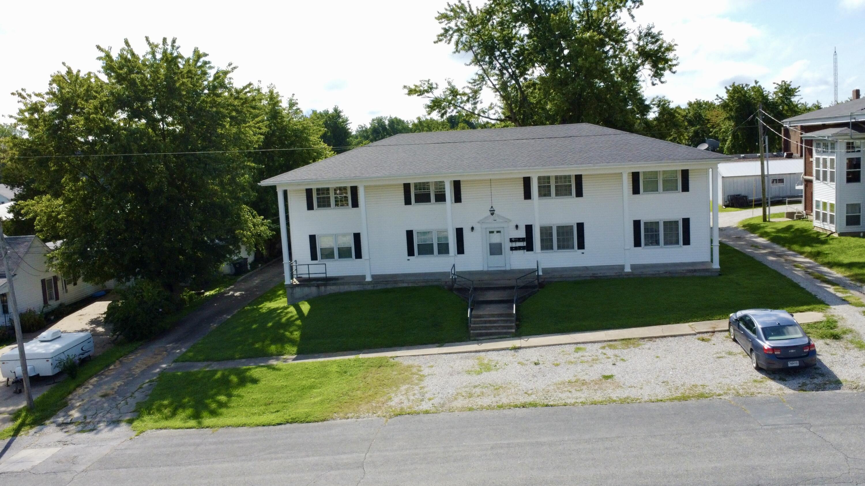 106 E Library St Property Photo 7