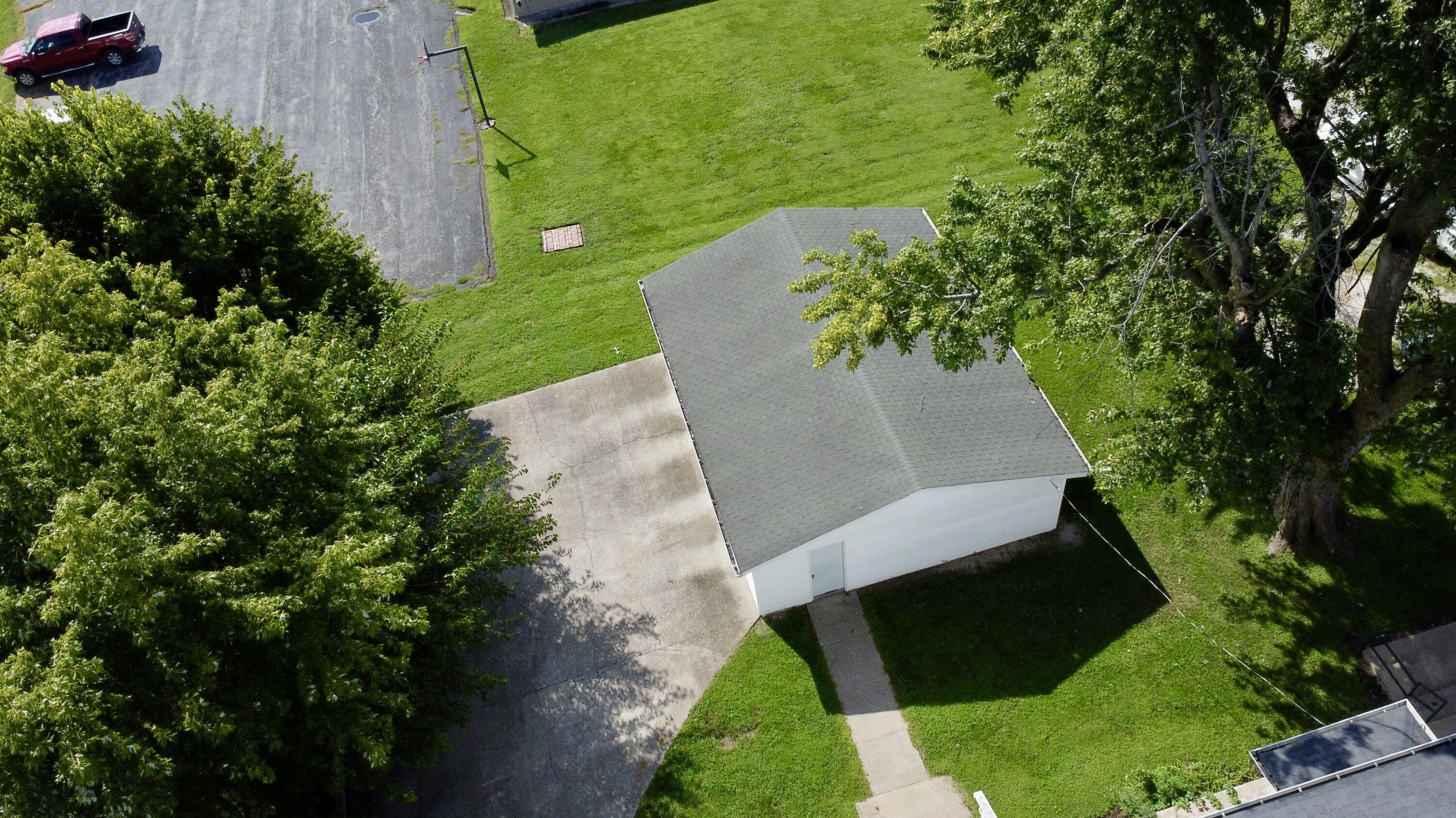 106 E Library St Property Photo 8