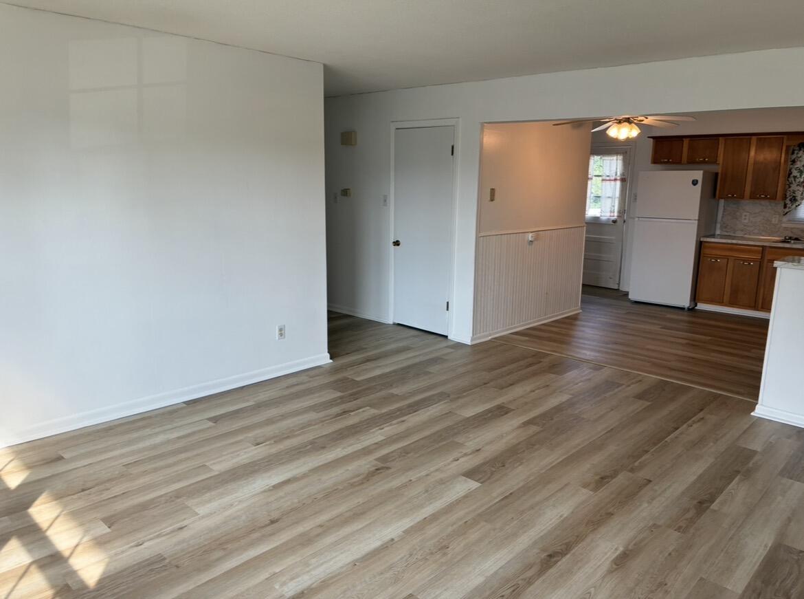 106 E Library St Property Photo 15