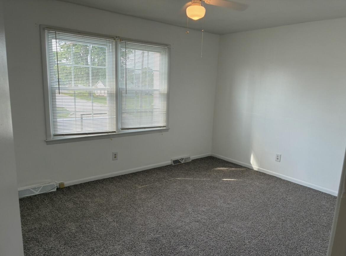 106 E Library St Property Photo 20