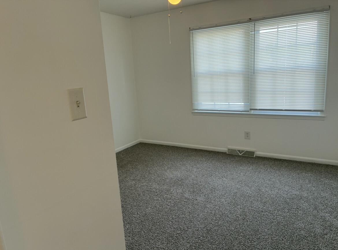 106 E Library St Property Photo 21