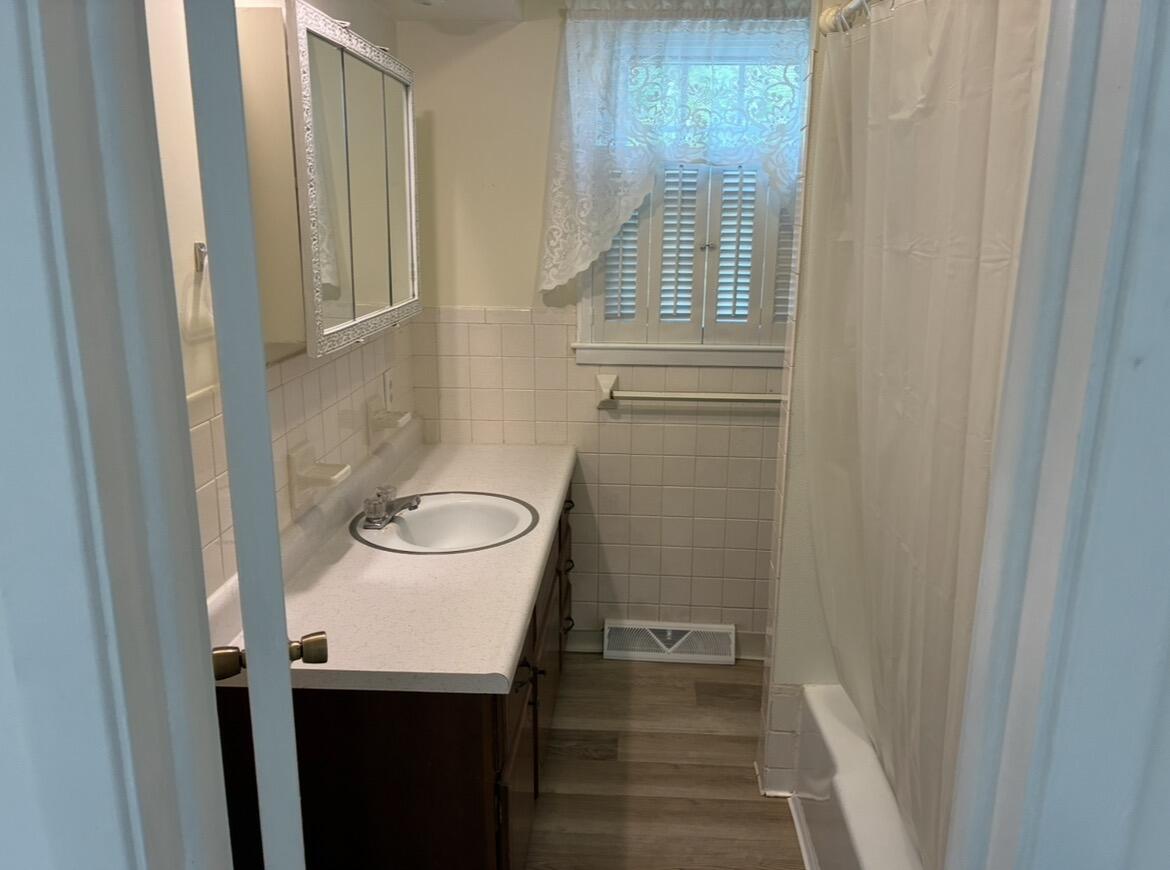106 E Library St Property Photo 22