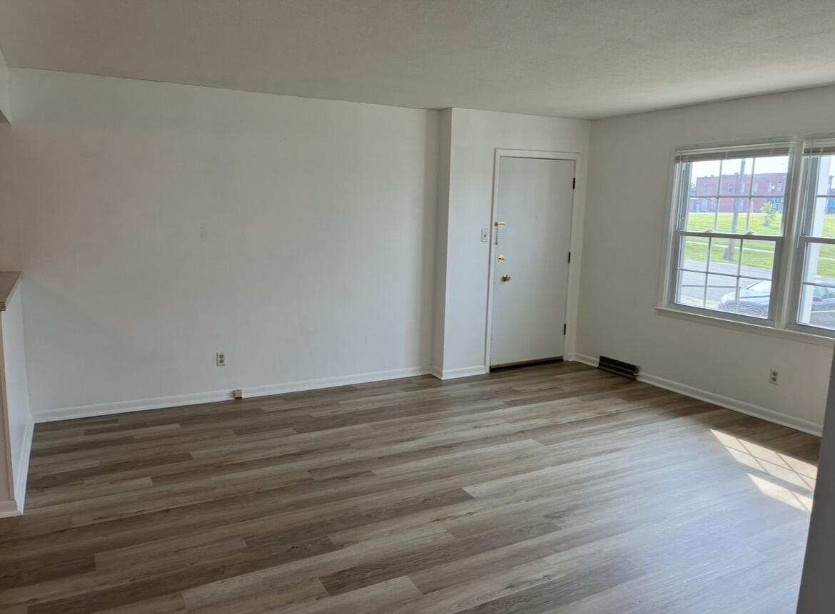 106 E Library St Property Photo 24
