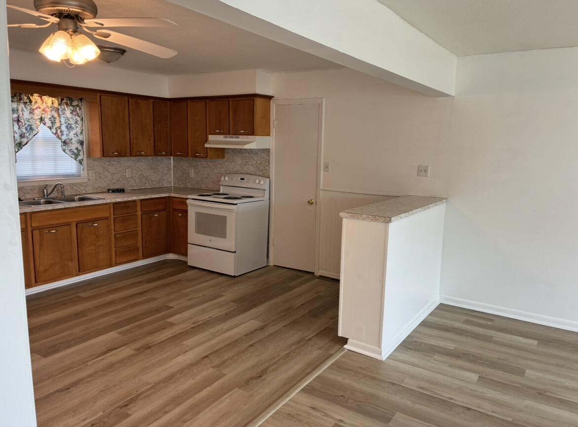 106 E Library St Property Photo 25
