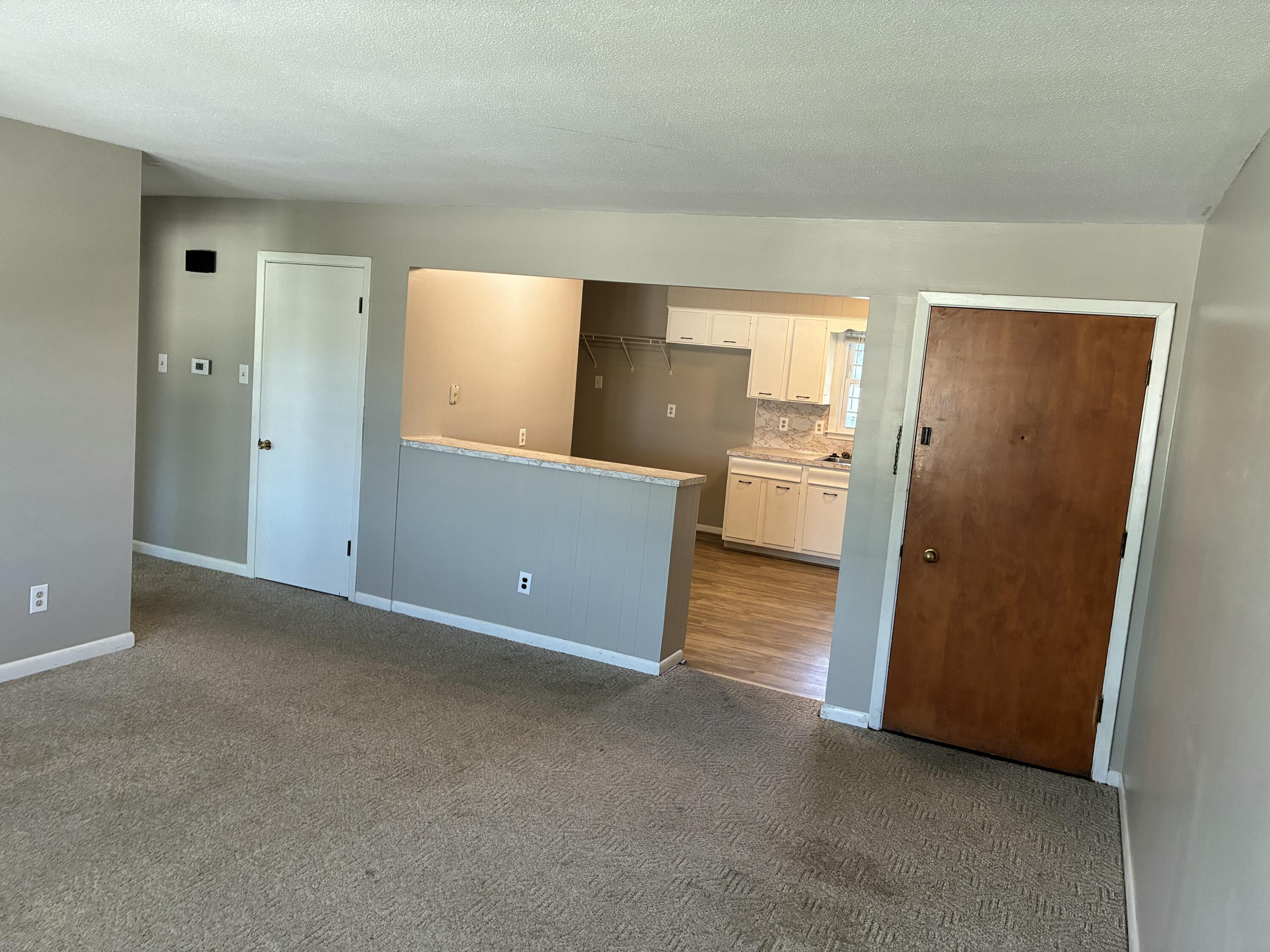 106 E Library St Property Photo 26