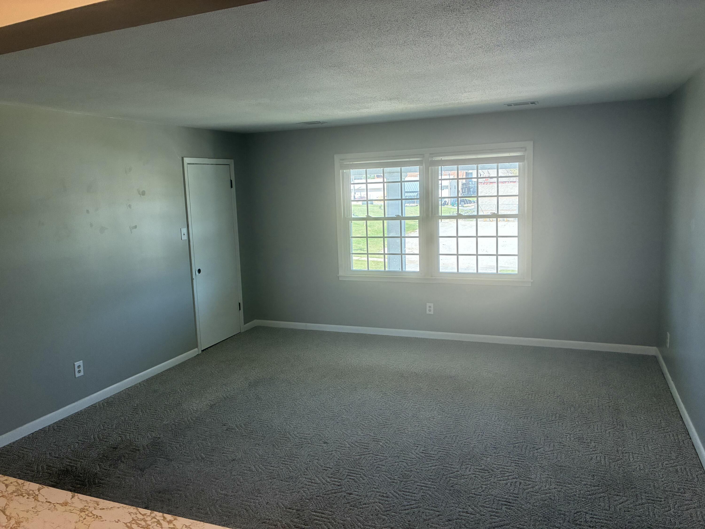 106 E Library St Property Photo 27