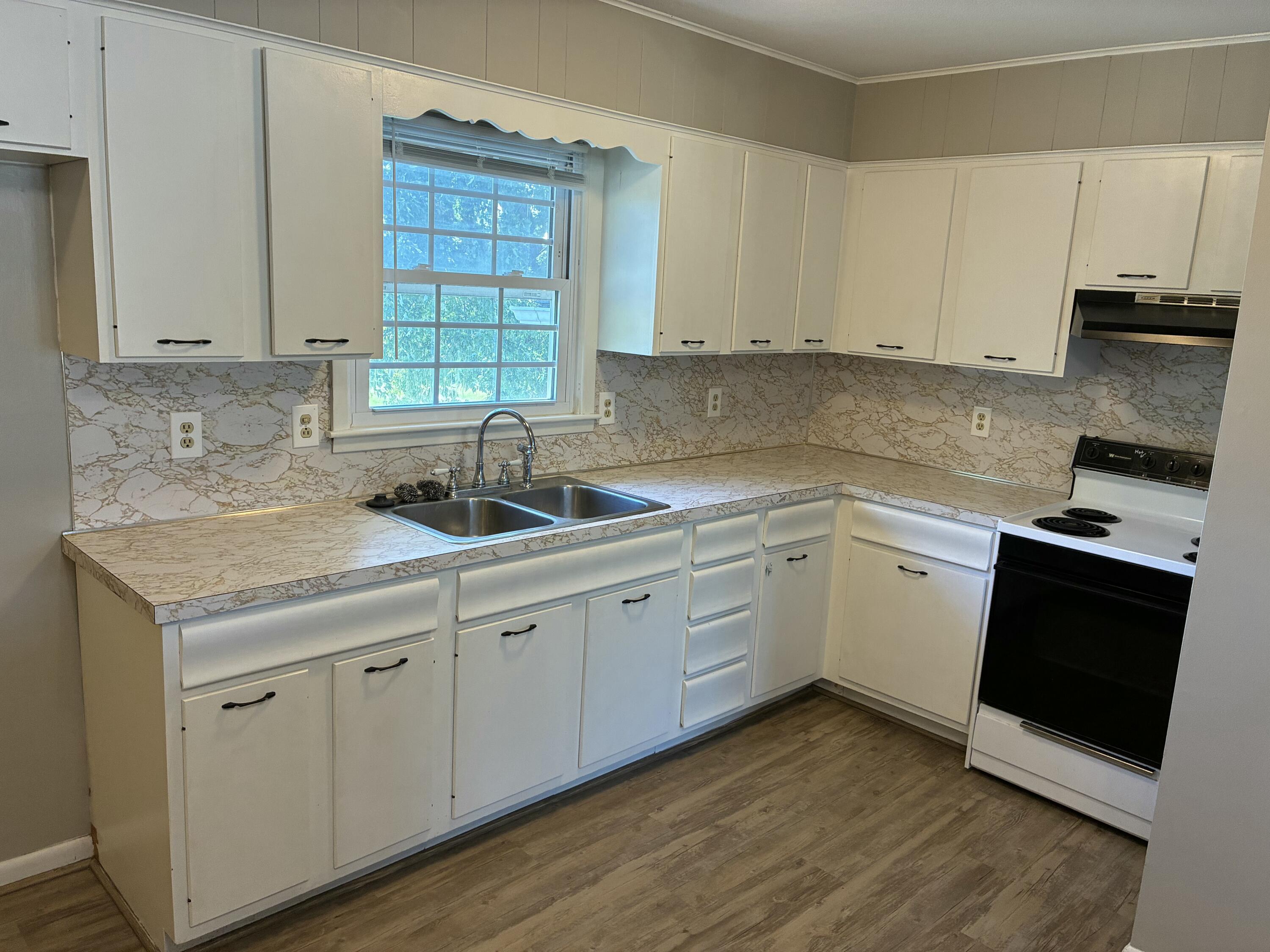 106 E Library St Property Photo 30
