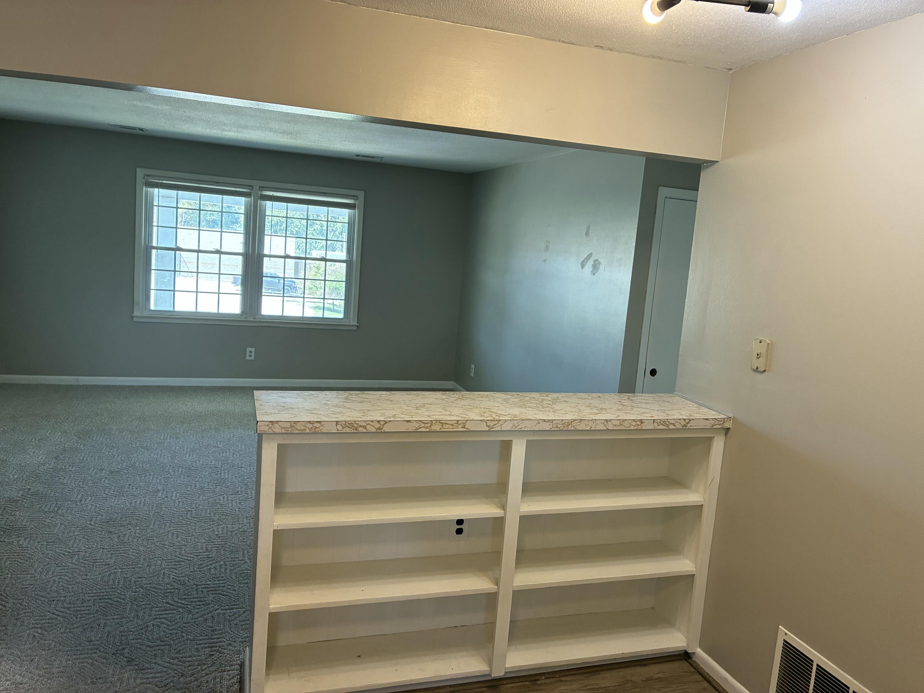 106 E Library St Property Photo 31