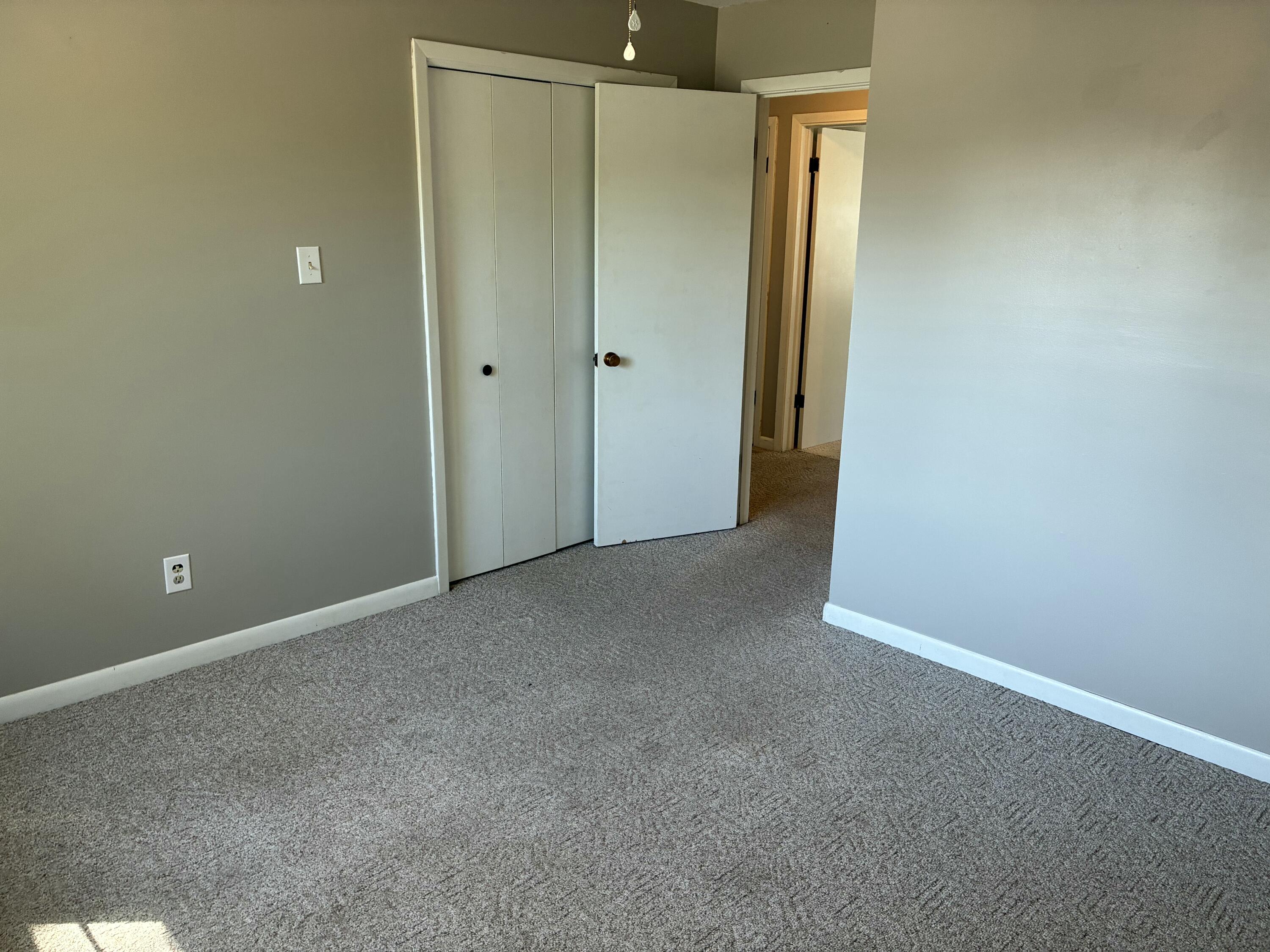 106 E Library St Property Photo 32
