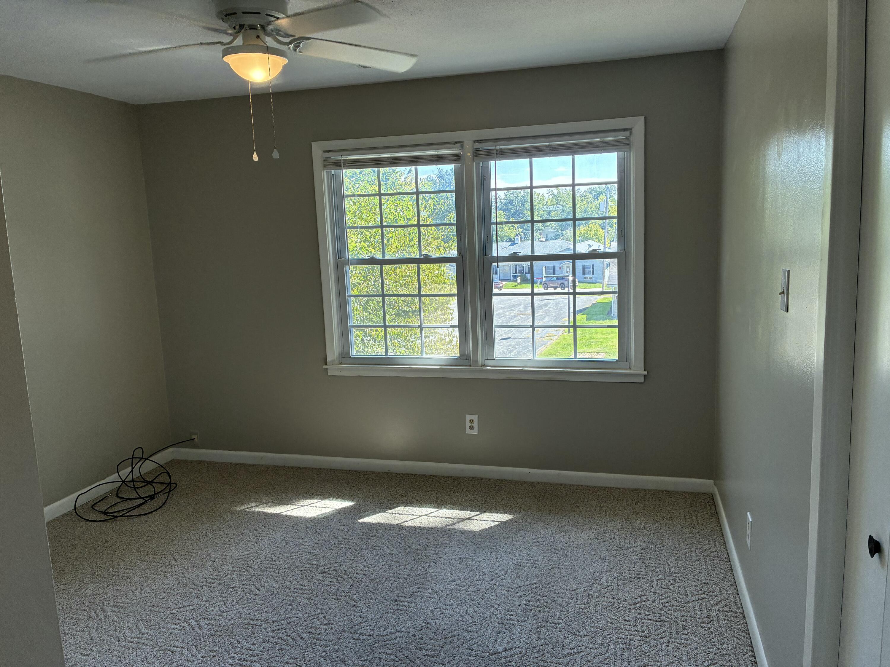 106 E Library St Property Photo 33