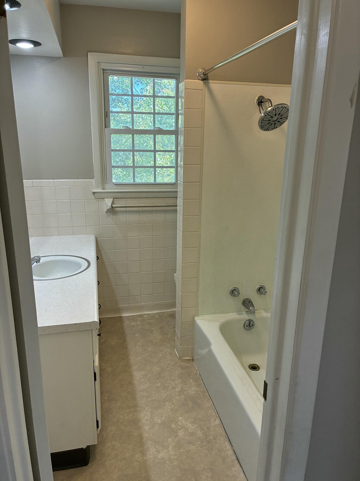 106 E Library St Property Photo 34